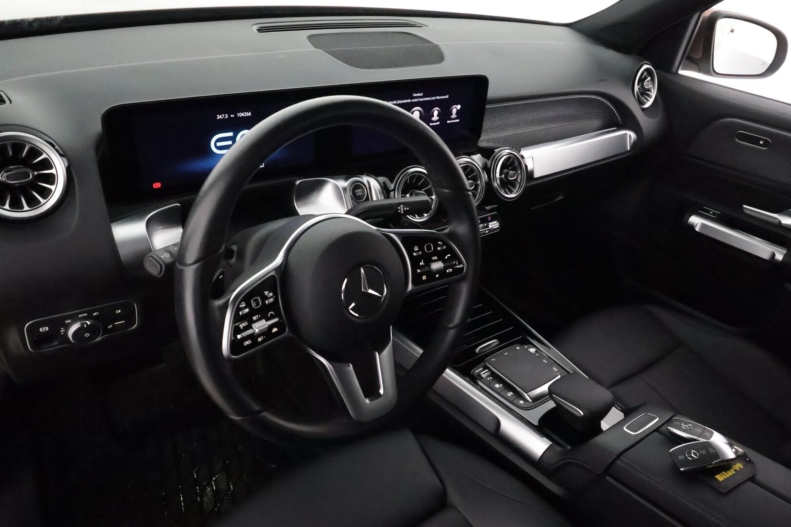 MERCEDES-BENZ EQB 2023 300 4Matic 7-Paik **Widescreen / Adapt.Vakkari / LED-High Performance / P.Kamera / Navi / Kaistavahti / KeylessGO** - 3,99 % KORKOTARJOUS TÄHÄN AUTOON - Akku kuntotarkastettu / 2x Latauskaapelit / Kahdet Renkaat / HARVINAINEN VÄRI!