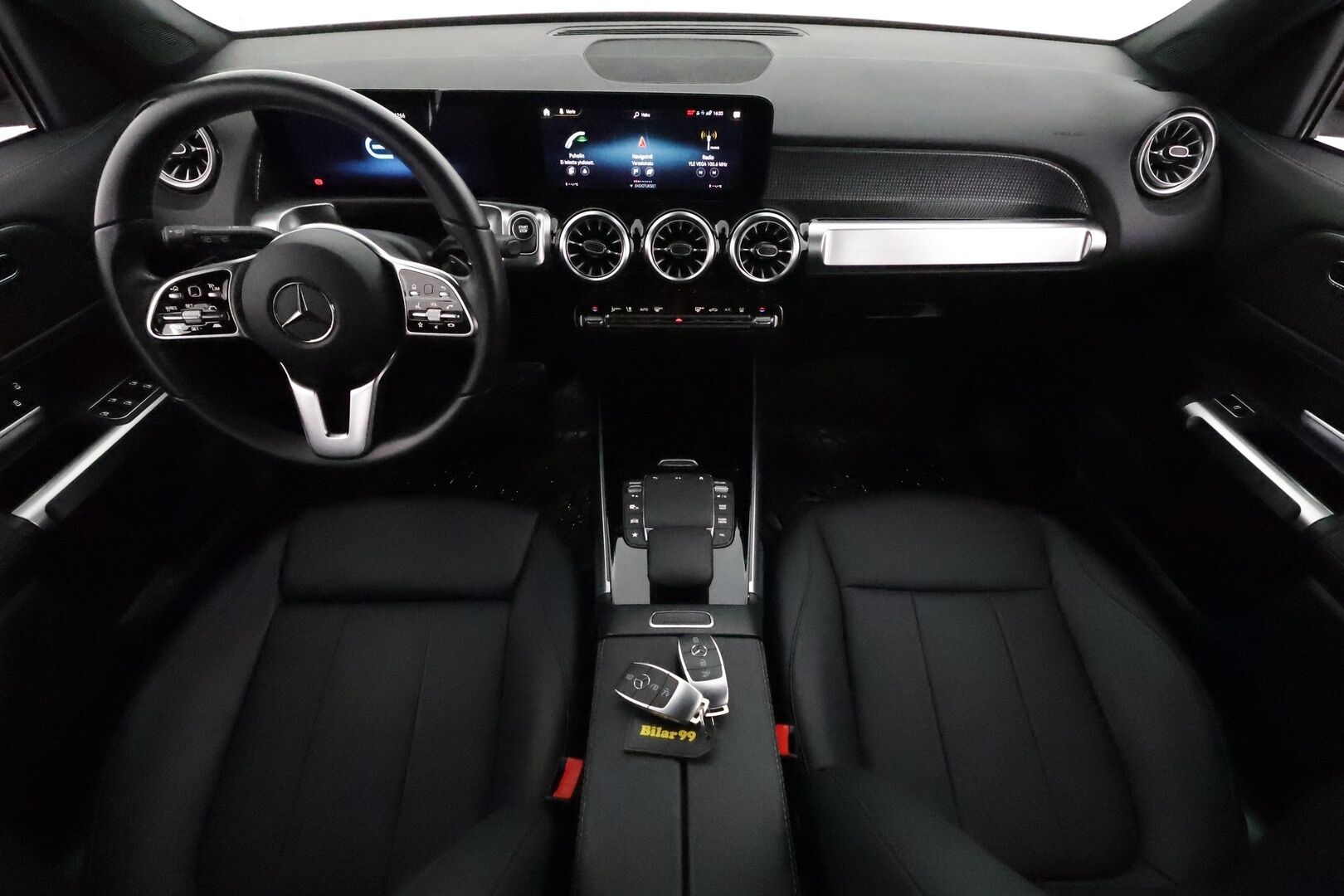 MERCEDES-BENZ EQB 2023 300 4Matic 7-Paik **Widescreen / Adapt.Vakkari / LED-High Performance / P.Kamera / Navi / Kaistavahti / KeylessGO** - 3,99 % KORKOTARJOUS TÄHÄN AUTOON - Akku kuntotarkastettu / 2x Latauskaapelit / Kahdet Renkaat / HARVINAINEN VÄRI!