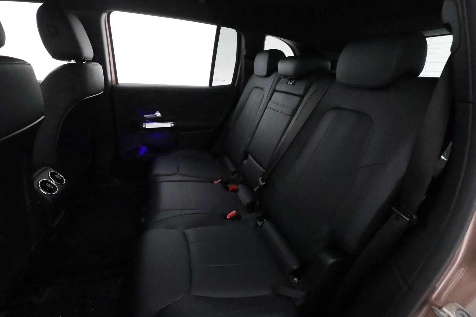 MERCEDES-BENZ EQB 2023 300 4Matic 7-Paik **Widescreen / Adapt.Vakkari / LED-High Performance / P.Kamera / Navi / Kaistavahti / KeylessGO** - 3,99 % KORKOTARJOUS TÄHÄN AUTOON - Akku kuntotarkastettu / 2x Latauskaapelit / Kahdet Renkaat / HARVINAINEN VÄRI!