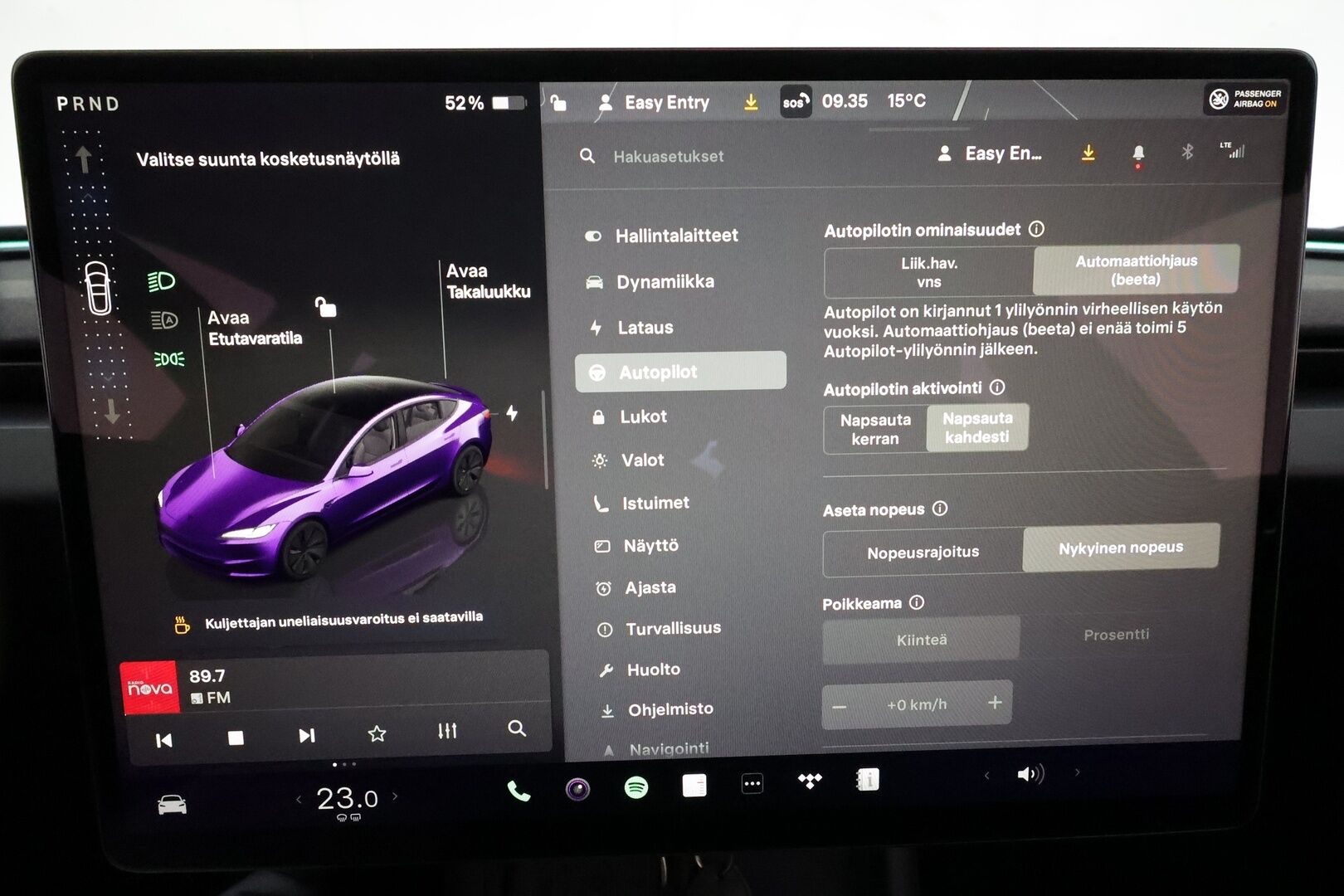 TESLA MODEL 3 2024 Long Range AWD **Lämpöpumppu / Koukku / Adapt.Vakkari / Matrix-LED / P.kamera / Ilmastoitu Muistipenkki / Lasikatto** - 3,99 % KORKOTARJOUS TÄHÄN AUTOON - Kahdet Renkaat