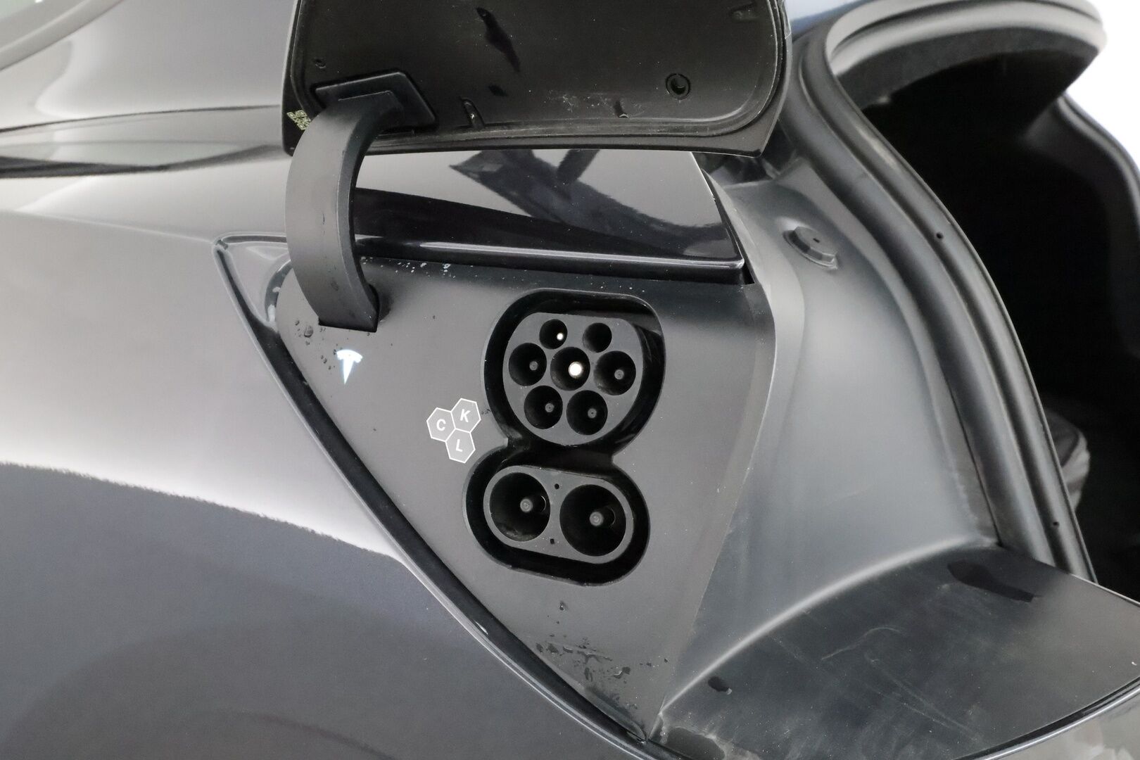 TESLA MODEL 3 2024 Long Range AWD **Lämpöpumppu / Koukku / Adapt.Vakkari / Matrix-LED / P.kamera / Ilmastoitu Muistipenkki / Lasikatto** - 3,99 % KORKOTARJOUS TÄHÄN AUTOON - Kahdet Renkaat