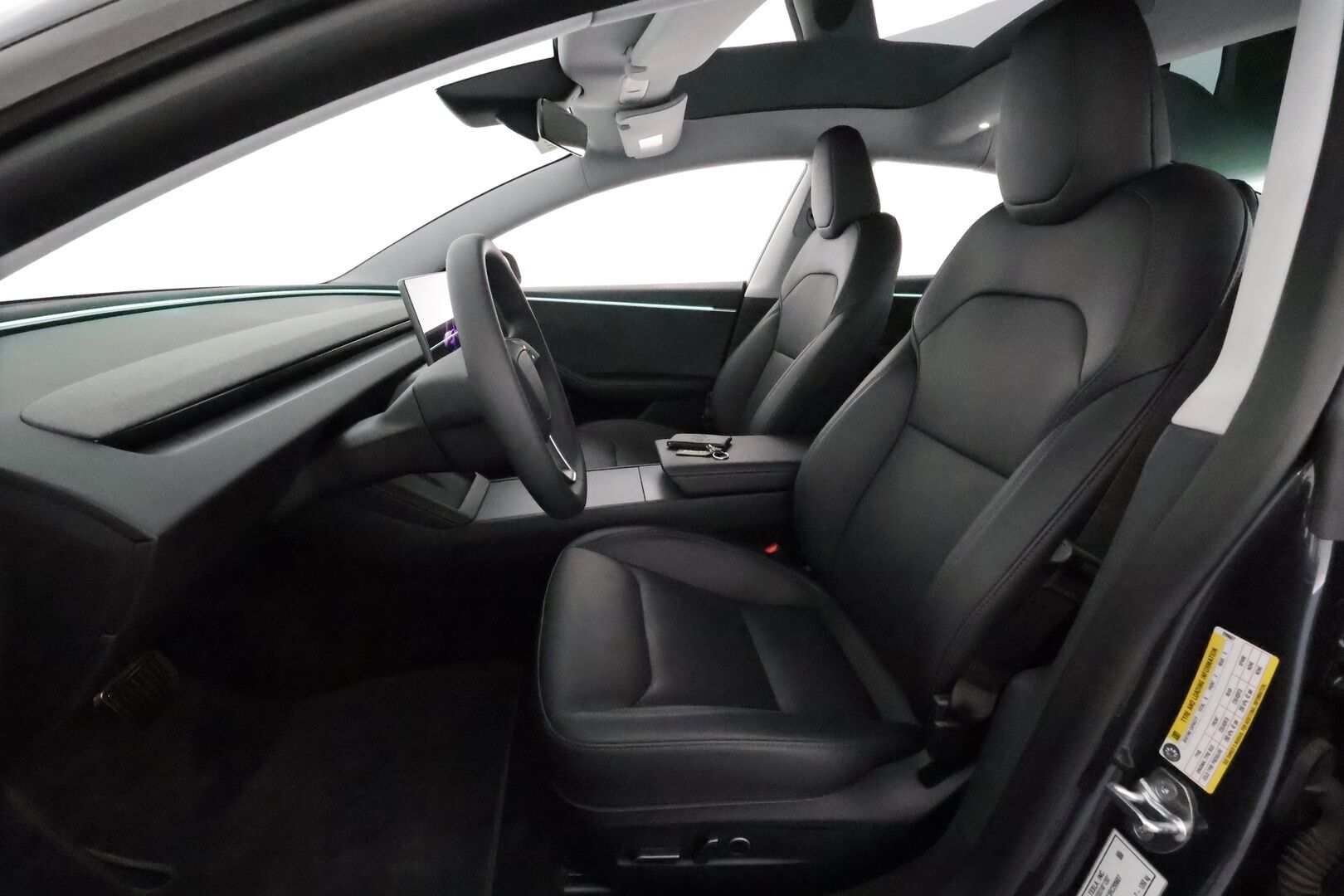 TESLA MODEL 3 2024 Long Range AWD **Lämpöpumppu / Koukku / Adapt.Vakkari / Matrix-LED / P.kamera / Ilmastoitu Muistipenkki / Lasikatto** - 3,99 % KORKOTARJOUS TÄHÄN AUTOON - Kahdet Renkaat