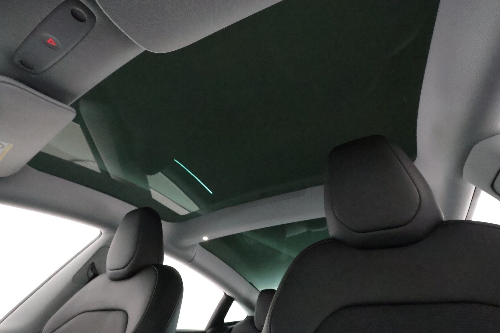 TESLA MODEL 3 2024 Long Range AWD **Lämpöpumppu / Koukku / Adapt.Vakkari / Matrix-LED / P.kamera / Ilmastoitu Muistipenkki / Lasikatto** - 3,99 % KORKOTARJOUS TÄHÄN AUTOON - Kahdet Renkaat