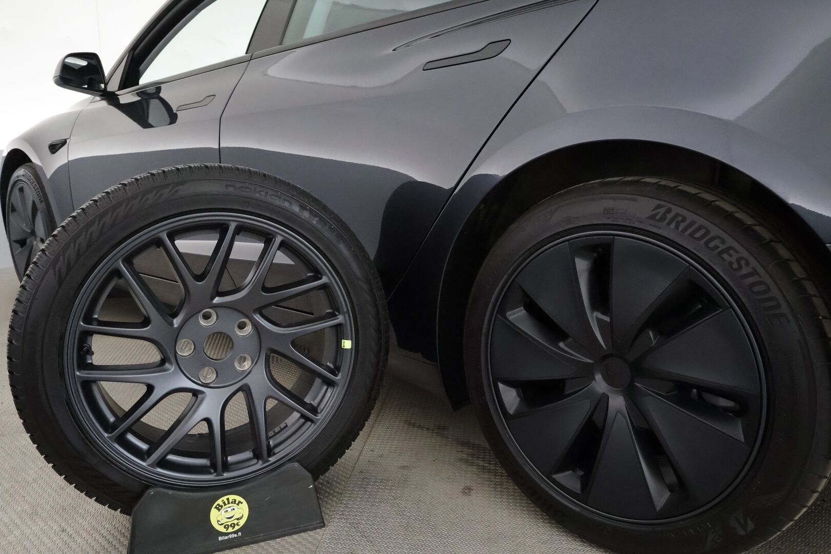 TESLA MODEL 3 2024 Long Range AWD **Lämpöpumppu / Koukku / Adapt.Vakkari / Matrix-LED / P.kamera / Ilmastoitu Muistipenkki / Lasikatto** - 3,99 % KORKOTARJOUS TÄHÄN AUTOON - Kahdet Renkaat