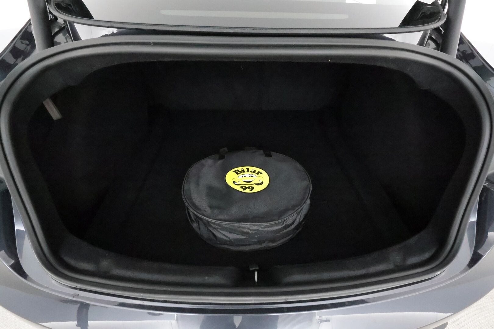 TESLA MODEL 3 2024 Long Range AWD **Lämpöpumppu / Koukku / Adapt.Vakkari / Matrix-LED / P.kamera / Ilmastoitu Muistipenkki / Lasikatto** - 3,99 % KORKOTARJOUS TÄHÄN AUTOON - Kahdet Renkaat