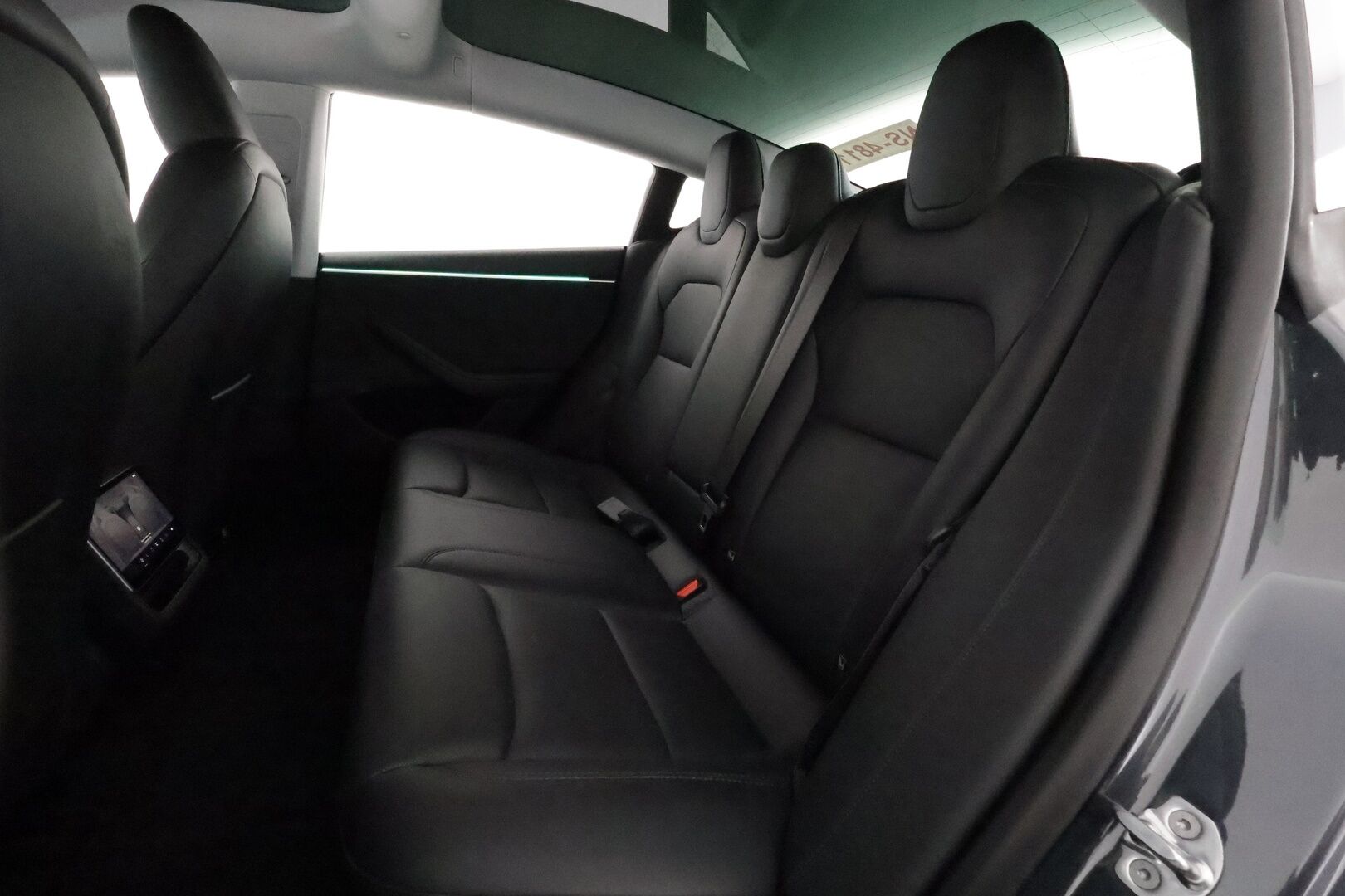 TESLA MODEL 3 2024 Long Range AWD **Lämpöpumppu / Koukku / Adapt.Vakkari / Matrix-LED / P.kamera / Ilmastoitu Muistipenkki / Lasikatto** - 3,99 % KORKOTARJOUS TÄHÄN AUTOON - Kahdet Renkaat