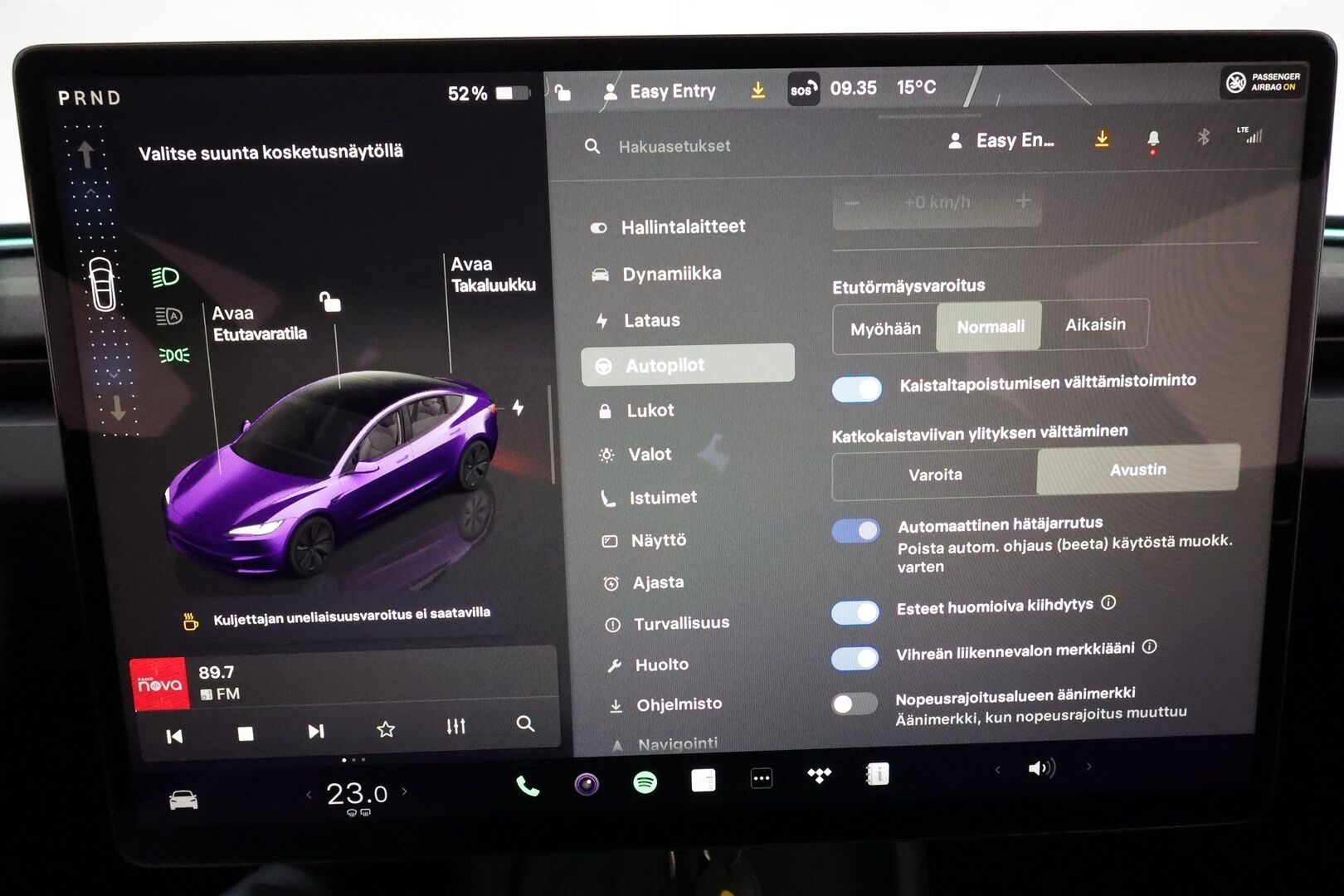 TESLA MODEL 3 2024 Long Range AWD **Lämpöpumppu / Koukku / Adapt.Vakkari / Matrix-LED / P.kamera / Ilmastoitu Muistipenkki / Lasikatto** - 3,99 % KORKOTARJOUS TÄHÄN AUTOON - Kahdet Renkaat