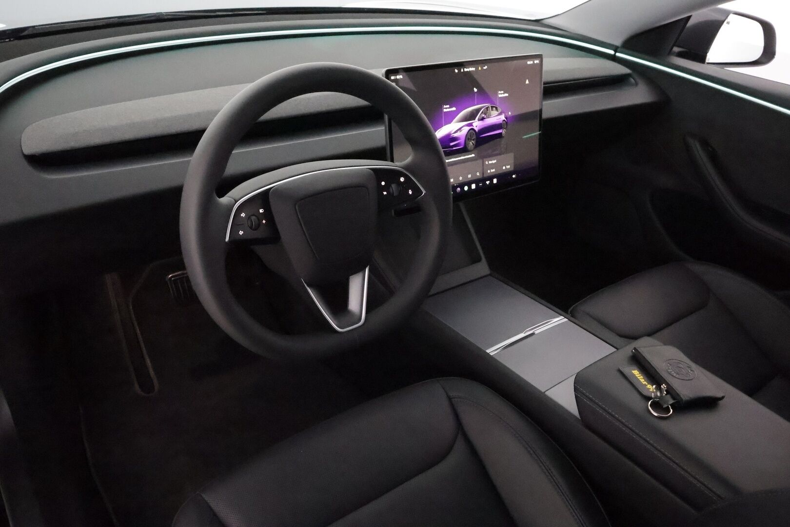 TESLA MODEL 3 2024 Long Range AWD **Lämpöpumppu / Koukku / Adapt.Vakkari / Matrix-LED / P.kamera / Ilmastoitu Muistipenkki / Lasikatto** - 3,99 % KORKOTARJOUS TÄHÄN AUTOON - Kahdet Renkaat