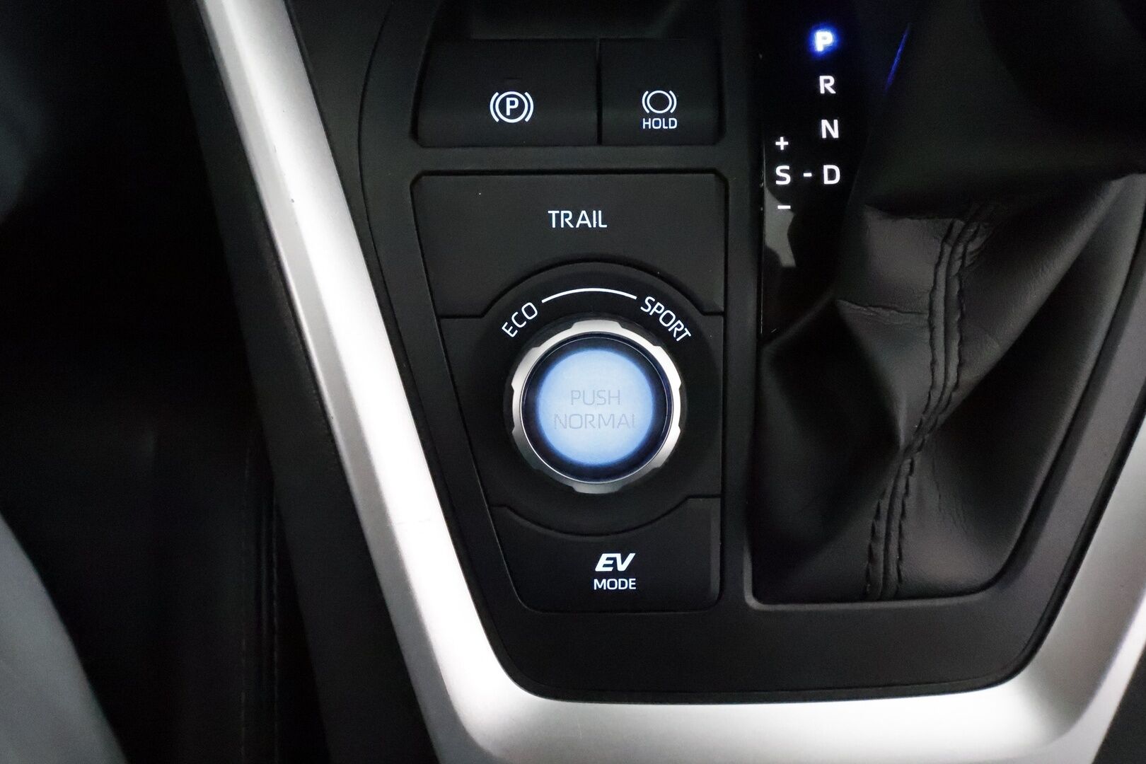 TOYOTA RAV4 2021 2,5 Hybrid AWD-i Style Attitude Black **Adapt.Vakkari / JBL / LED-valot / 360° / Koukku / Kaistavahti / KeylessGO** - 3,99 % KORKOTARJOUS TÄHÄN AUTOON - Adapt.Vakkari / JBL / LED-valot / 360° / Koukku / Kaistavahti / Keyless