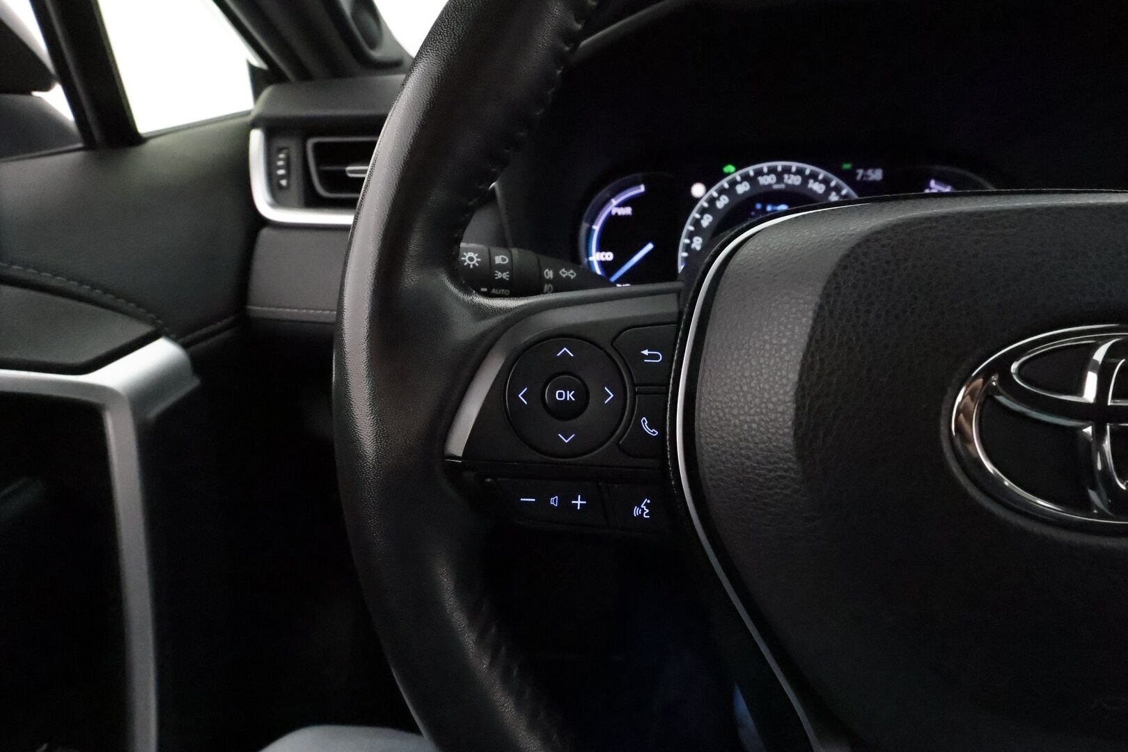 TOYOTA RAV4 2021 2,5 Hybrid AWD-i Style Attitude Black **Adapt.Vakkari / JBL / LED-valot / 360° / Koukku / Kaistavahti / KeylessGO** - 3,99 % KORKOTARJOUS TÄHÄN AUTOON - Adapt.Vakkari / JBL / LED-valot / 360° / Koukku / Kaistavahti / Keyless