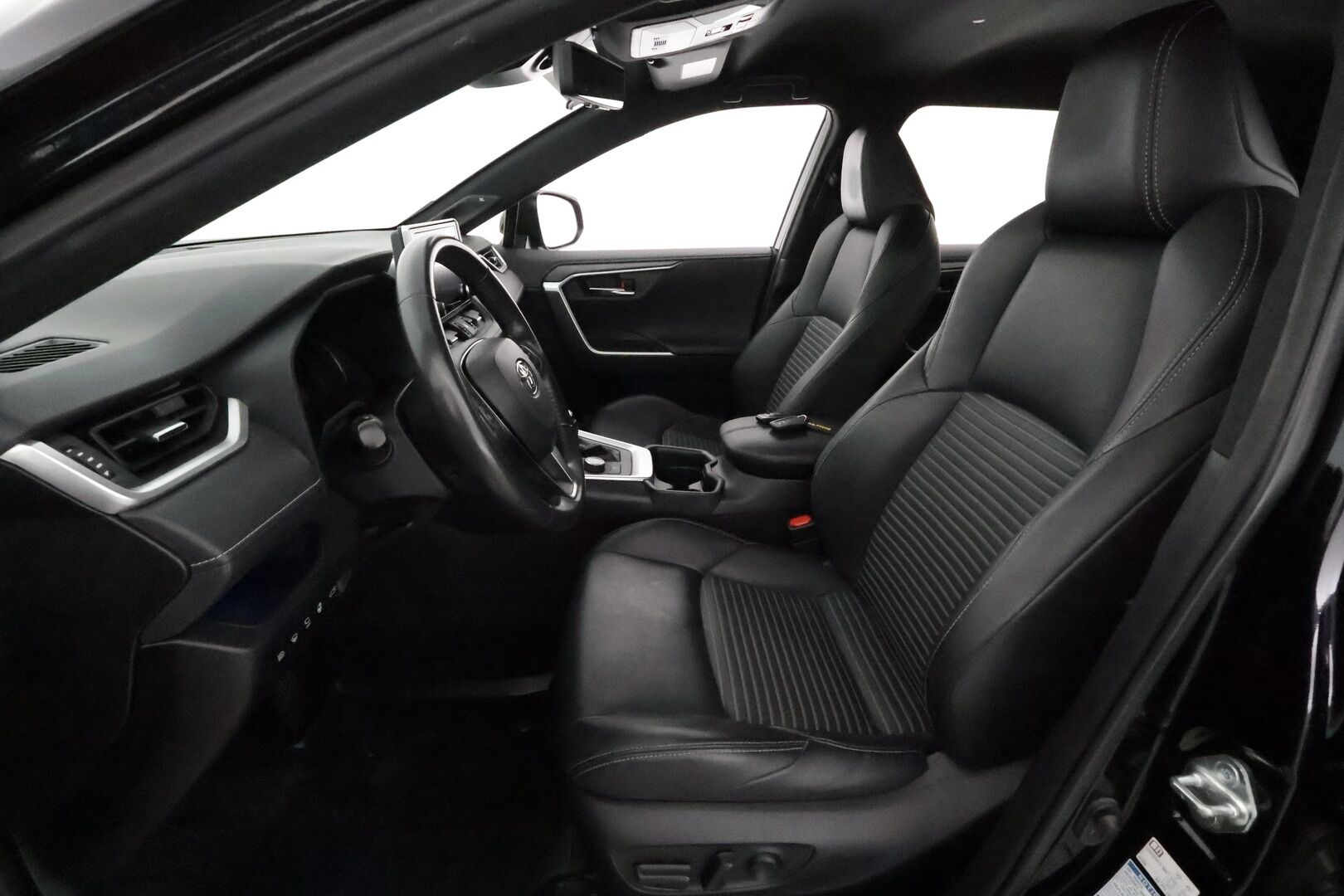TOYOTA RAV4 2021 2,5 Hybrid AWD-i Style Attitude Black **Adapt.Vakkari / JBL / LED-valot / 360° / Koukku / Kaistavahti / KeylessGO** - 3,99 % KORKOTARJOUS TÄHÄN AUTOON - Adapt.Vakkari / JBL / LED-valot / 360° / Koukku / Kaistavahti / Keyless