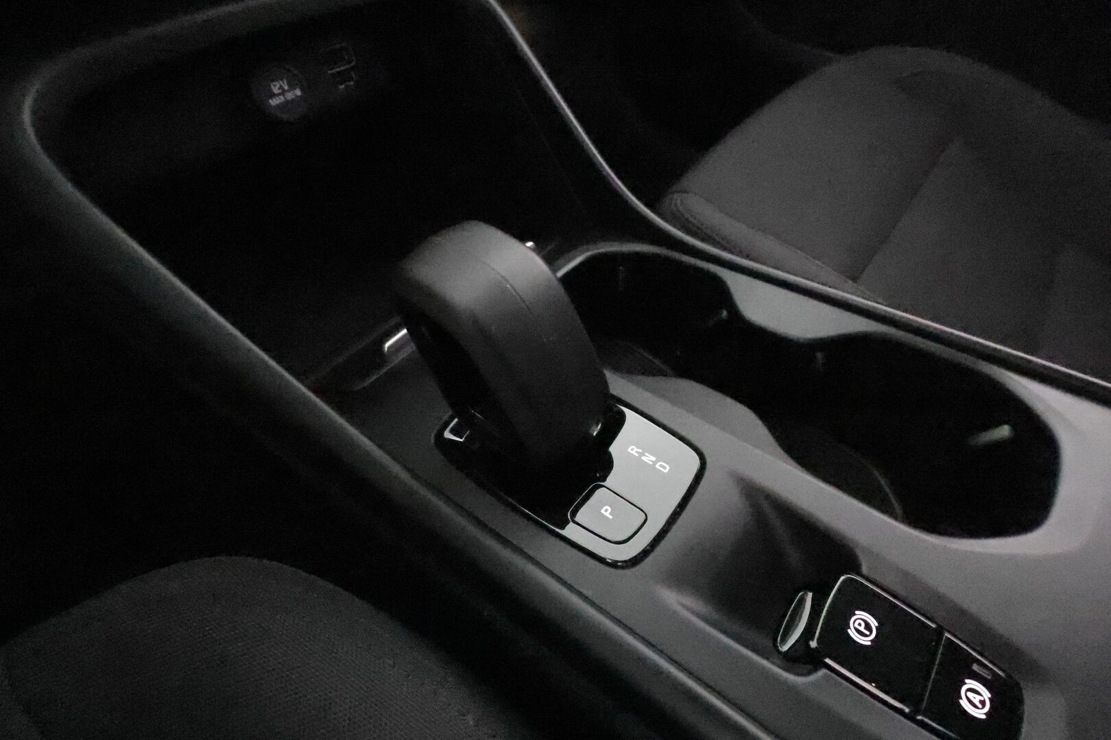 Volvo XC40 2022 T2 Business aut **Adapt.vakkari / P.kamera / Digimittaristo / Sähköluukku / Webasto / KeylessGo** - Kahdet renkaat aluvanteilla / Merkkihuollettu