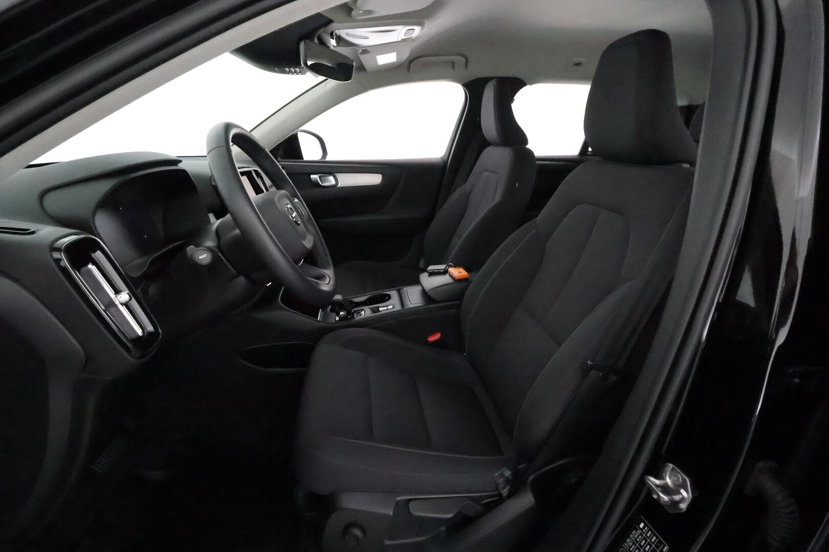 Volvo XC40 2022 T2 Business aut **Adapt.vakkari / P.kamera / Digimittaristo / Sähköluukku / Webasto / KeylessGo** - Kahdet renkaat aluvanteilla / Merkkihuollettu