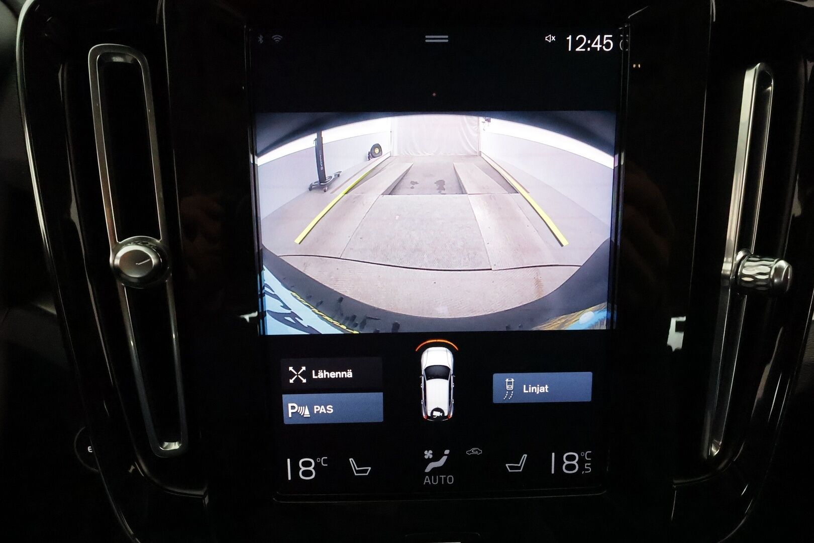 Volvo XC40 2022 T2 Business aut **Adapt.vakkari / P.kamera / Digimittaristo / Sähköluukku / Webasto / KeylessGo** - Kahdet renkaat aluvanteilla / Merkkihuollettu