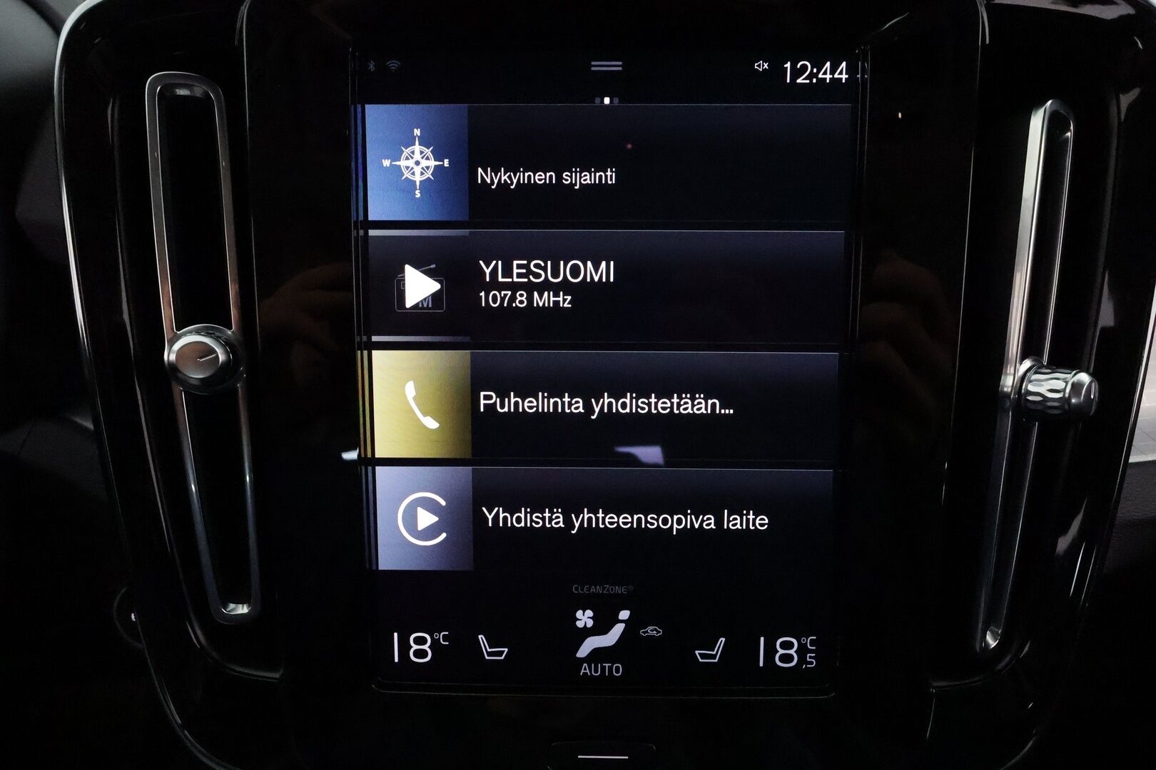 Volvo XC40 2022 T2 Business aut **Adapt.vakkari / P.kamera / Digimittaristo / Sähköluukku / Webasto / KeylessGo** - Kahdet renkaat aluvanteilla / Merkkihuollettu