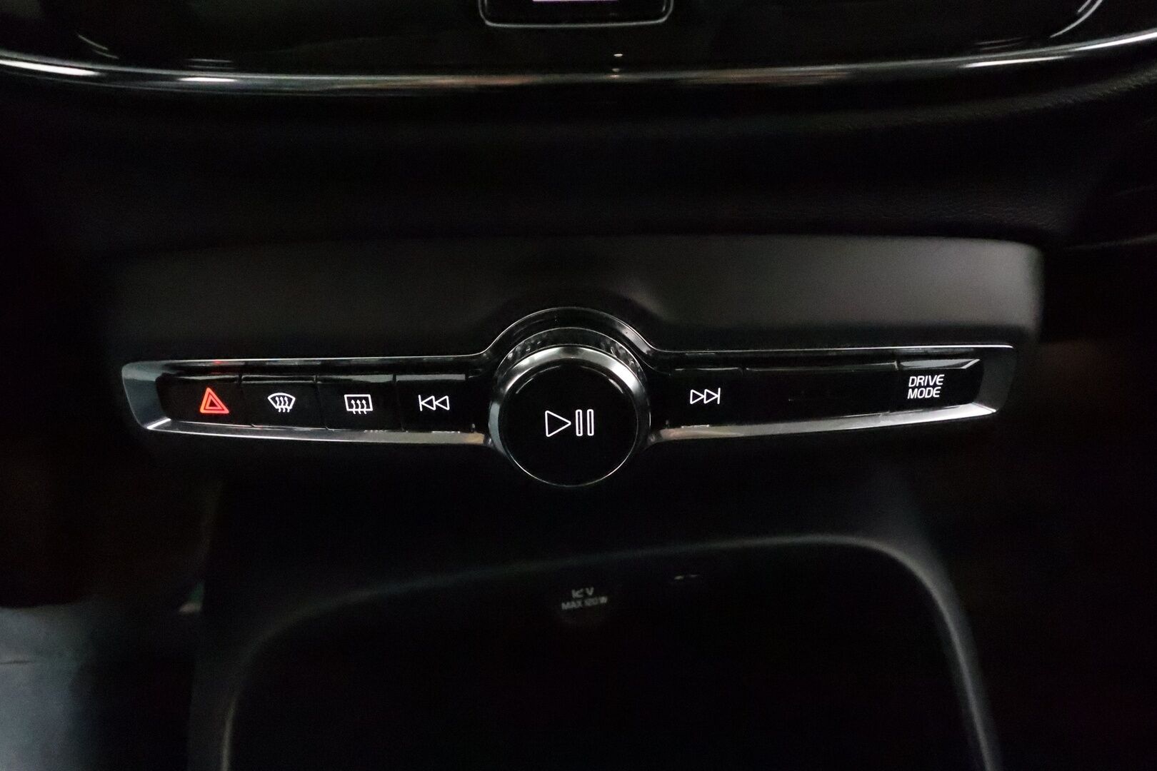 Volvo XC40 2022 T2 Business aut **Adapt.vakkari / P.kamera / Digimittaristo / Sähköluukku / Webasto / KeylessGo** - Kahdet renkaat aluvanteilla / Merkkihuollettu