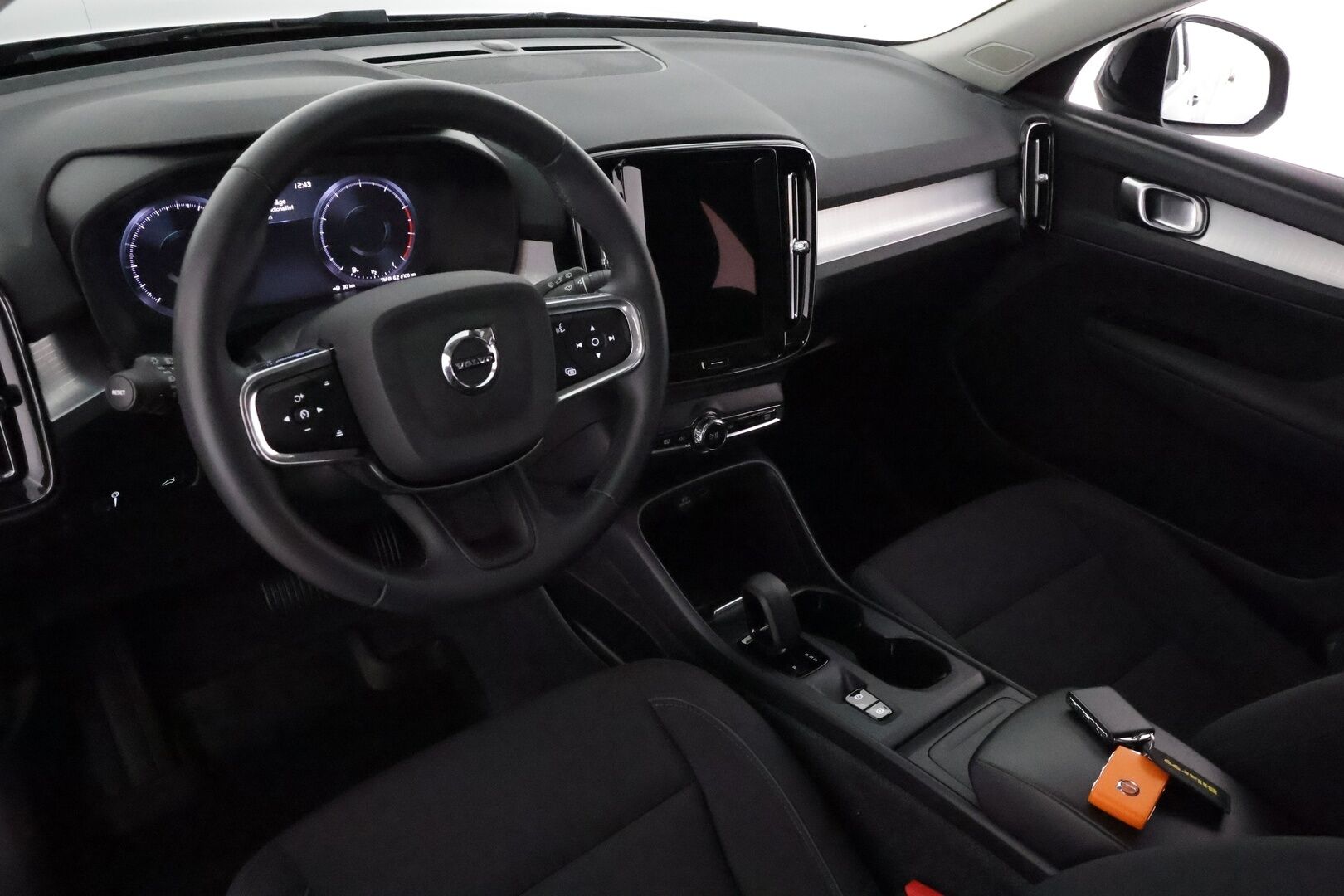 Volvo XC40 2022 T2 Business aut **Adapt.vakkari / P.kamera / Digimittaristo / Sähköluukku / Webasto / KeylessGo** - Kahdet renkaat aluvanteilla / Merkkihuollettu