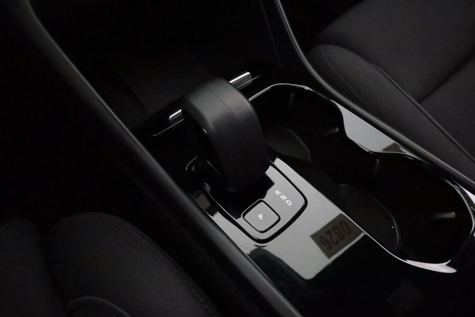 Volvo C40 2023 Recharge Single Motor Plus **Lasikatto / Lämpöpumppu / Adapt.Vakkari / P.Kamera / Sporttipenkki Muistilla / LED-valot** - 3,99 % KORKOTARJOUS TÄHÄN AUTOON - Akku kuntotarkastettu / Navi / Kaistavahti / KeylessGO / 2x Renkaat / Akku Kuntotarkistettu!