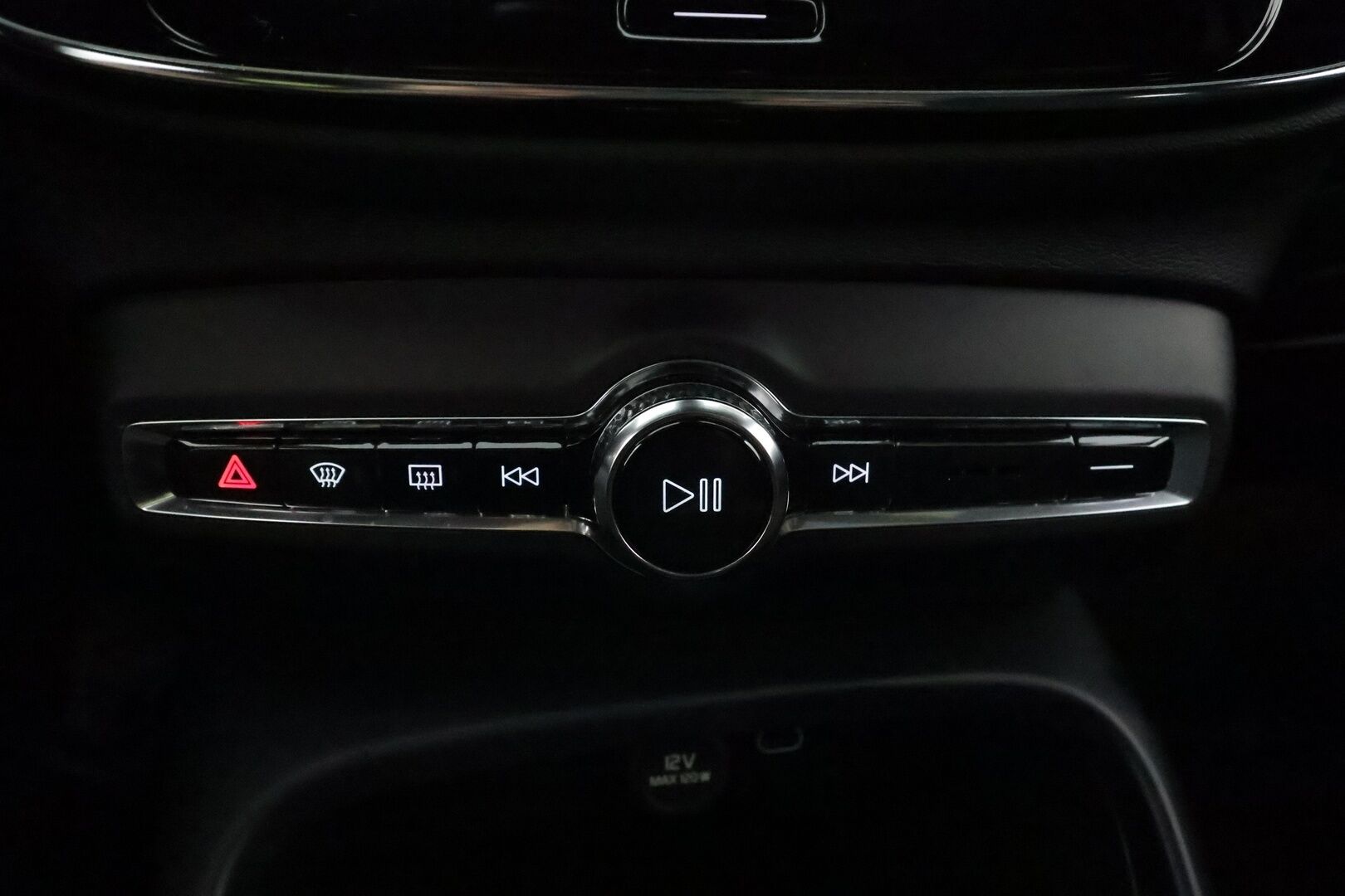 Volvo C40 2023 Recharge Single Motor Plus **Lasikatto / Lämpöpumppu / Adapt.Vakkari / P.Kamera / Sporttipenkki Muistilla / LED-valot** - 3,99 % KORKOTARJOUS TÄHÄN AUTOON - Akku kuntotarkastettu / Navi / Kaistavahti / KeylessGO / 2x Renkaat / Akku Kuntotarkistettu!