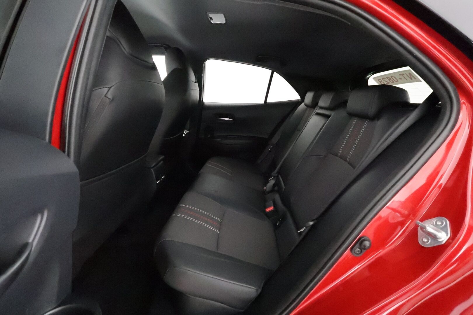 TOYOTA COROLLA 2022 Hatchback 1,8 Hybrid Active GR Sport - Adapt.Vakkari / HUD / Peruutuskamera / Adapt.LED / Puolinahkasisusta / Ratinlämmitys / Langaton lataus / Siisti yksilö!