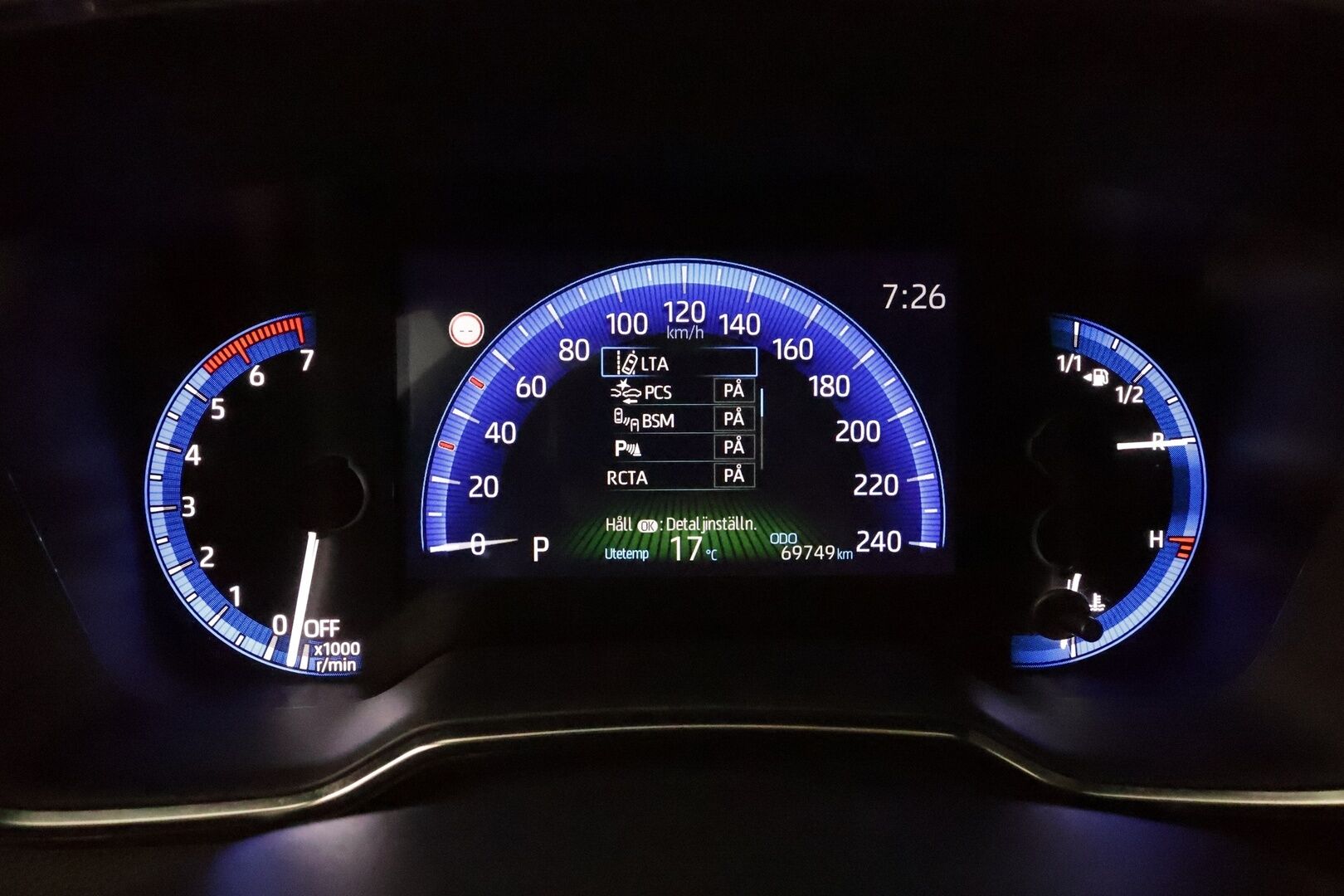 TOYOTA COROLLA 2022 Hatchback 1,8 Hybrid Active GR Sport - Adapt.Vakkari / HUD / Peruutuskamera / Adapt.LED / Puolinahkasisusta / Ratinlämmitys / Langaton lataus / Siisti yksilö!