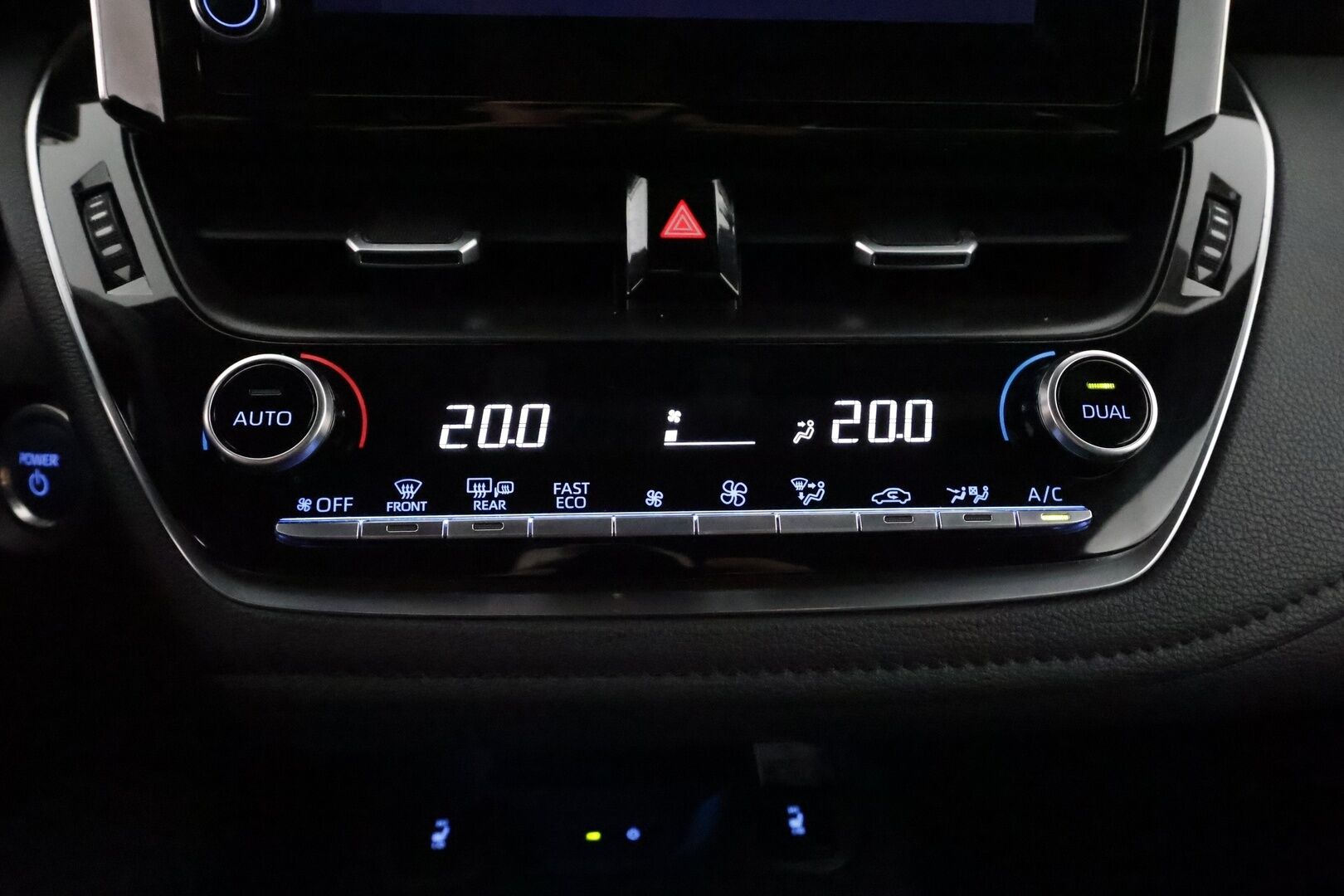 TOYOTA COROLLA 2022 Hatchback 1,8 Hybrid Active GR Sport - Adapt.Vakkari / HUD / Peruutuskamera / Adapt.LED / Puolinahkasisusta / Ratinlämmitys / Langaton lataus / Siisti yksilö!