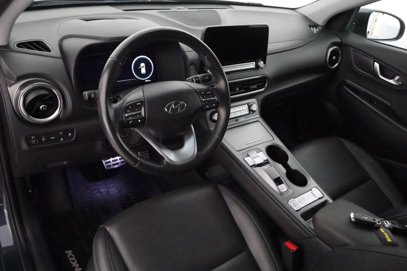HYUNDAI KONA ELECTRIC 2021 64 kWh 204 hv Premium Prime - Adapt.Vakkari / HUD / Krell Premium Audio / Ilmastoidut Nahat / Peruutuskamera / Ratinlämmitys / Apple&Android / Lisälämmitin!