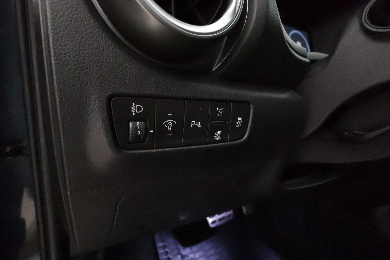 HYUNDAI KONA ELECTRIC 2021 64 kWh 204 hv Premium Prime - Adapt.Vakkari / HUD / Krell Premium Audio / Ilmastoidut Nahat / Peruutuskamera / Ratinlämmitys / Apple&Android / Lisälämmitin!