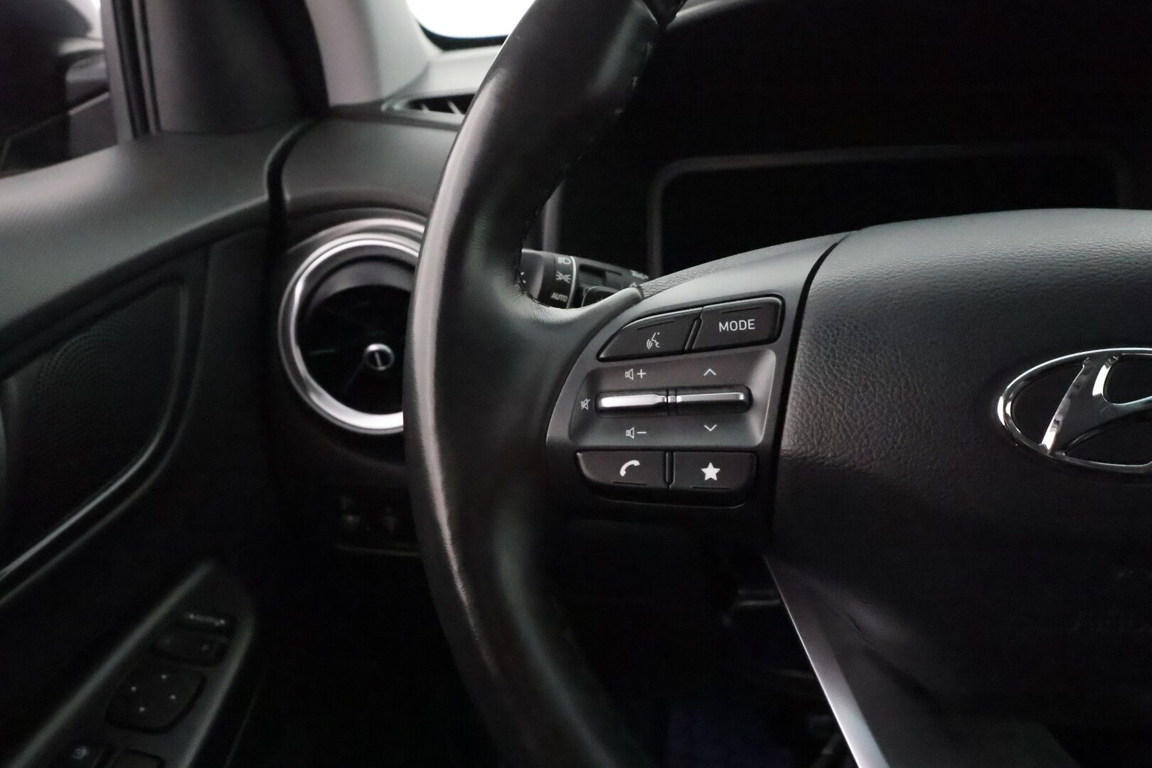 HYUNDAI KONA ELECTRIC 2021 64 kWh 204 hv Premium Prime - Adapt.Vakkari / HUD / Krell Premium Audio / Ilmastoidut Nahat / Peruutuskamera / Ratinlämmitys / Apple&Android / Lisälämmitin!
