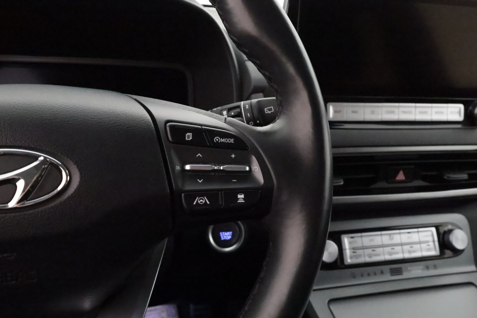 HYUNDAI KONA ELECTRIC 2021 64 kWh 204 hv Premium Prime - Adapt.Vakkari / HUD / Krell Premium Audio / Ilmastoidut Nahat / Peruutuskamera / Ratinlämmitys / Apple&Android / Lisälämmitin!