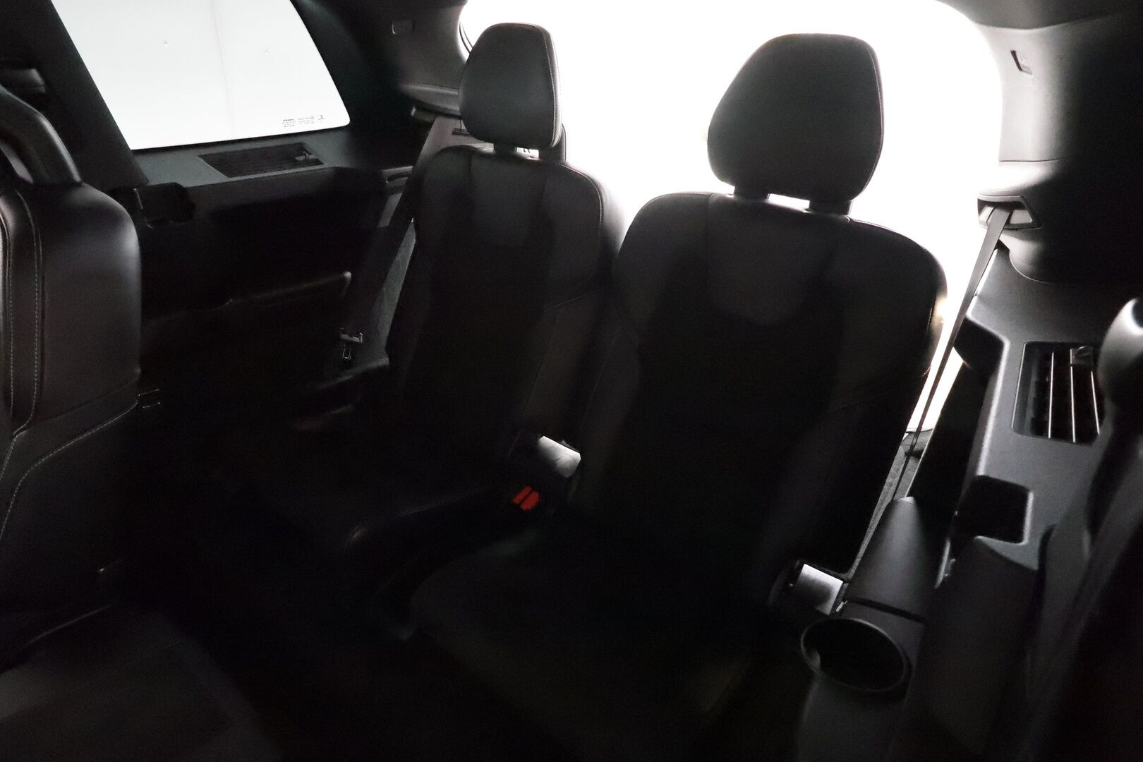 Volvo XC90 2016 D5 AWD R-Design aut 7-Paik **Panorama / ACC / HUD / Ilma-alusta / Sporttinahat Muistilla / Webasto / Koukku / Full-LED** - 3,99 % KORKOTARJOUS TÄHÄN AUTOON - Todella kattavilla varusteilla ja harvinaisella värillä Volvojen kuningas malli! / Juuri katsastettu!