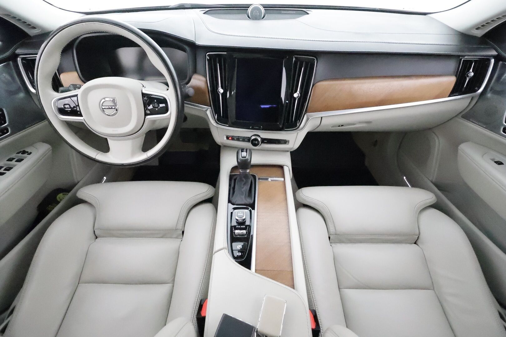 Volvo S90 2017 D5 AWD Inscription aut** Styling kit / Bowers&Wilkins / Webasto / Adapt.Vakkari / P.Kamera / Full-LED / Navi** - 3,99 % KORKOTARJOUS TÄHÄN AUTOON - Sporttinahat Muistilla / Kaistavahti / KeylessGO