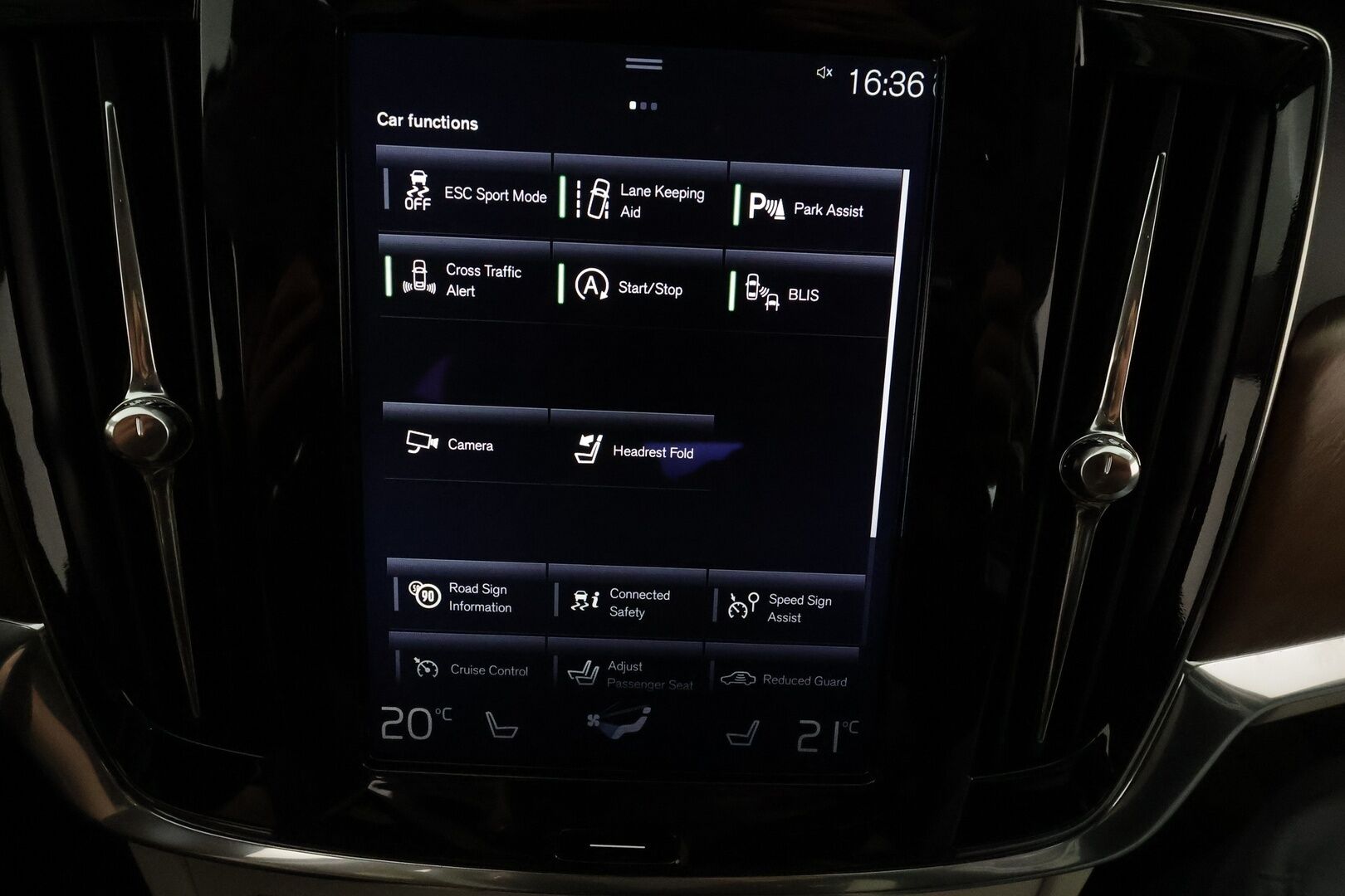 Volvo S90 2017 D5 AWD Inscription aut** Styling kit / Bowers&Wilkins / Webasto / Adapt.Vakkari / P.Kamera / Full-LED / Navi** - 3,99 % KORKOTARJOUS TÄHÄN AUTOON - Sporttinahat Muistilla / Kaistavahti / KeylessGO