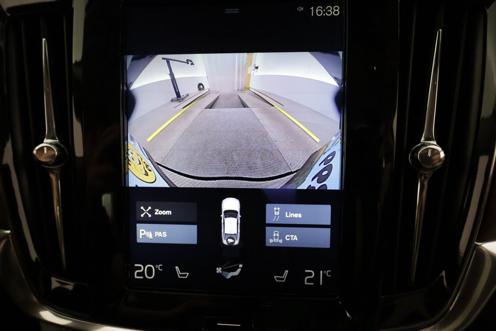 Volvo S90 2017 D5 AWD Inscription aut** Styling kit / Bowers&Wilkins / Webasto / Adapt.Vakkari / P.Kamera / Full-LED / Navi** - 3,99 % KORKOTARJOUS TÄHÄN AUTOON - Sporttinahat Muistilla / Kaistavahti / KeylessGO