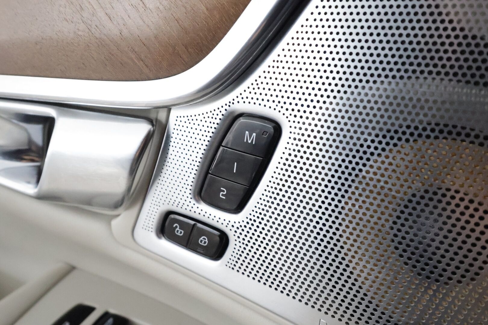 Volvo S90 2017 D5 AWD Inscription aut** Styling kit / Bowers&Wilkins / Webasto / Adapt.Vakkari / P.Kamera / Full-LED / Navi** - 3,99 % KORKOTARJOUS TÄHÄN AUTOON - Sporttinahat Muistilla / Kaistavahti / KeylessGO