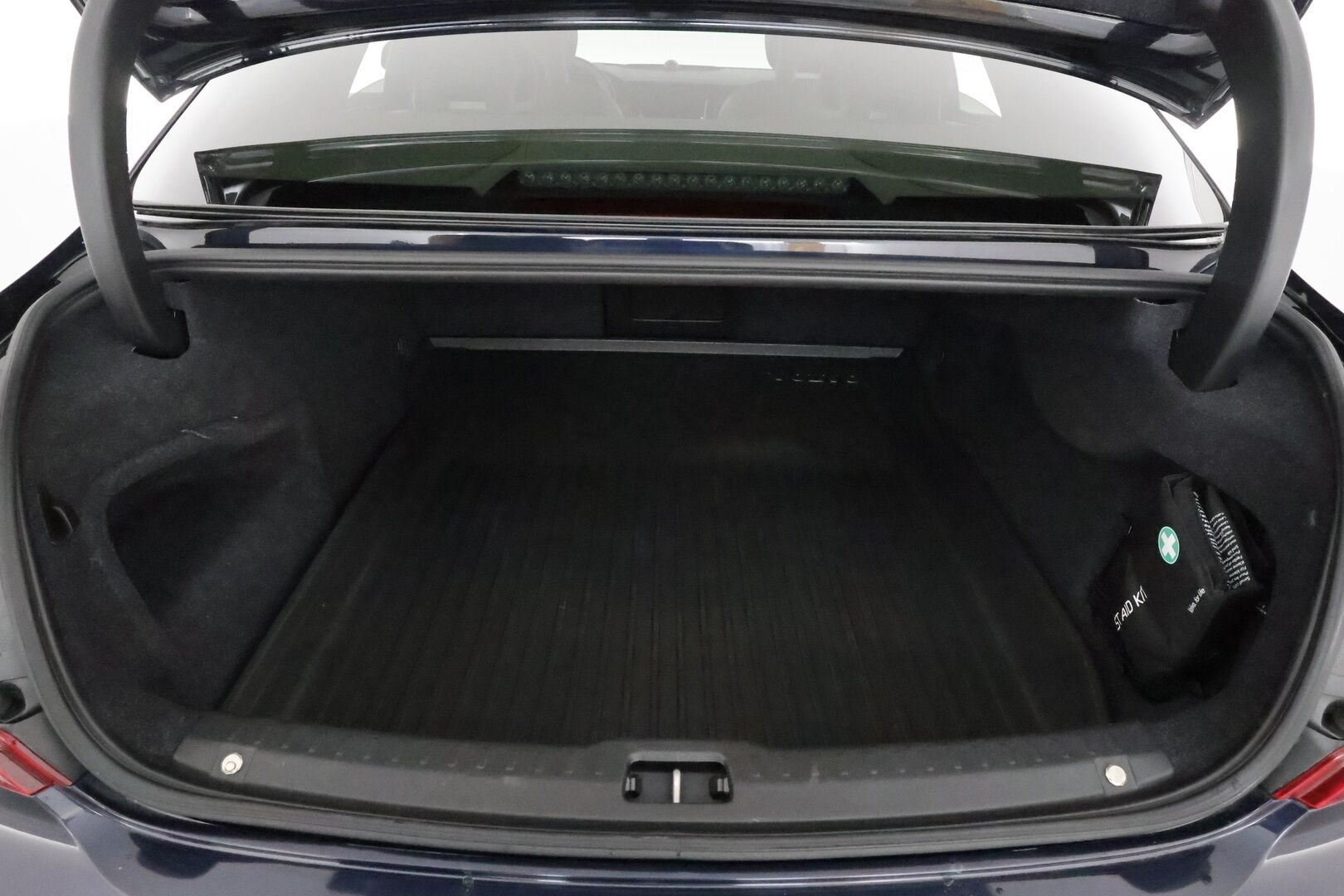 Volvo S90 2017 D5 AWD Inscription aut** Styling kit / Bowers&Wilkins / Webasto / Adapt.Vakkari / P.Kamera / Full-LED / Navi** - 3,99 % KORKOTARJOUS TÄHÄN AUTOON - Sporttinahat Muistilla / Kaistavahti / KeylessGO