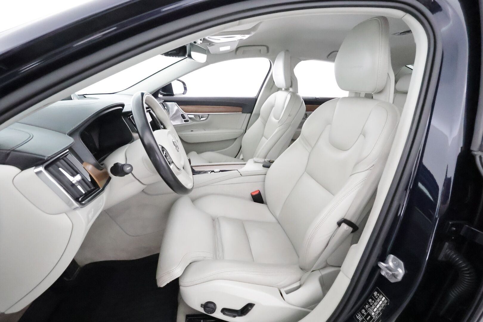 Volvo S90 2017 D5 AWD Inscription aut** Styling kit / Bowers&Wilkins / Webasto / Adapt.Vakkari / P.Kamera / Full-LED / Navi** - 3,99 % KORKOTARJOUS TÄHÄN AUTOON - Sporttinahat Muistilla / Kaistavahti / KeylessGO