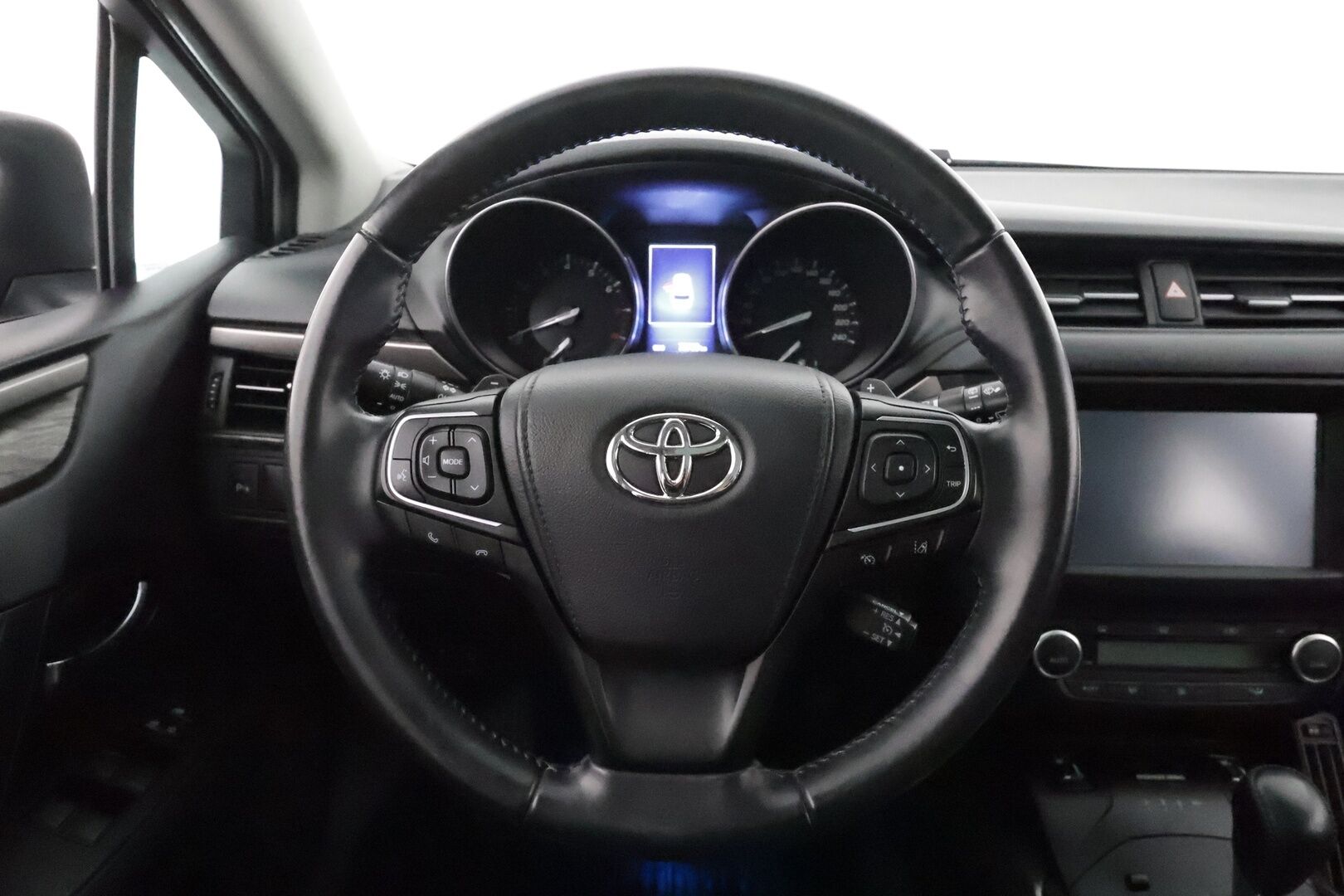 TOYOTA AVENSIS 2018 1,8 Valvematic Premium Touring Sports Multidrive S - Vetokoukku / Peruutuskamera / Lasikatto / Nahkasisusta / Adapt.LED / Lohko & Sisäp. / Muistipenkki / Poikkeukselliset Varusteet!