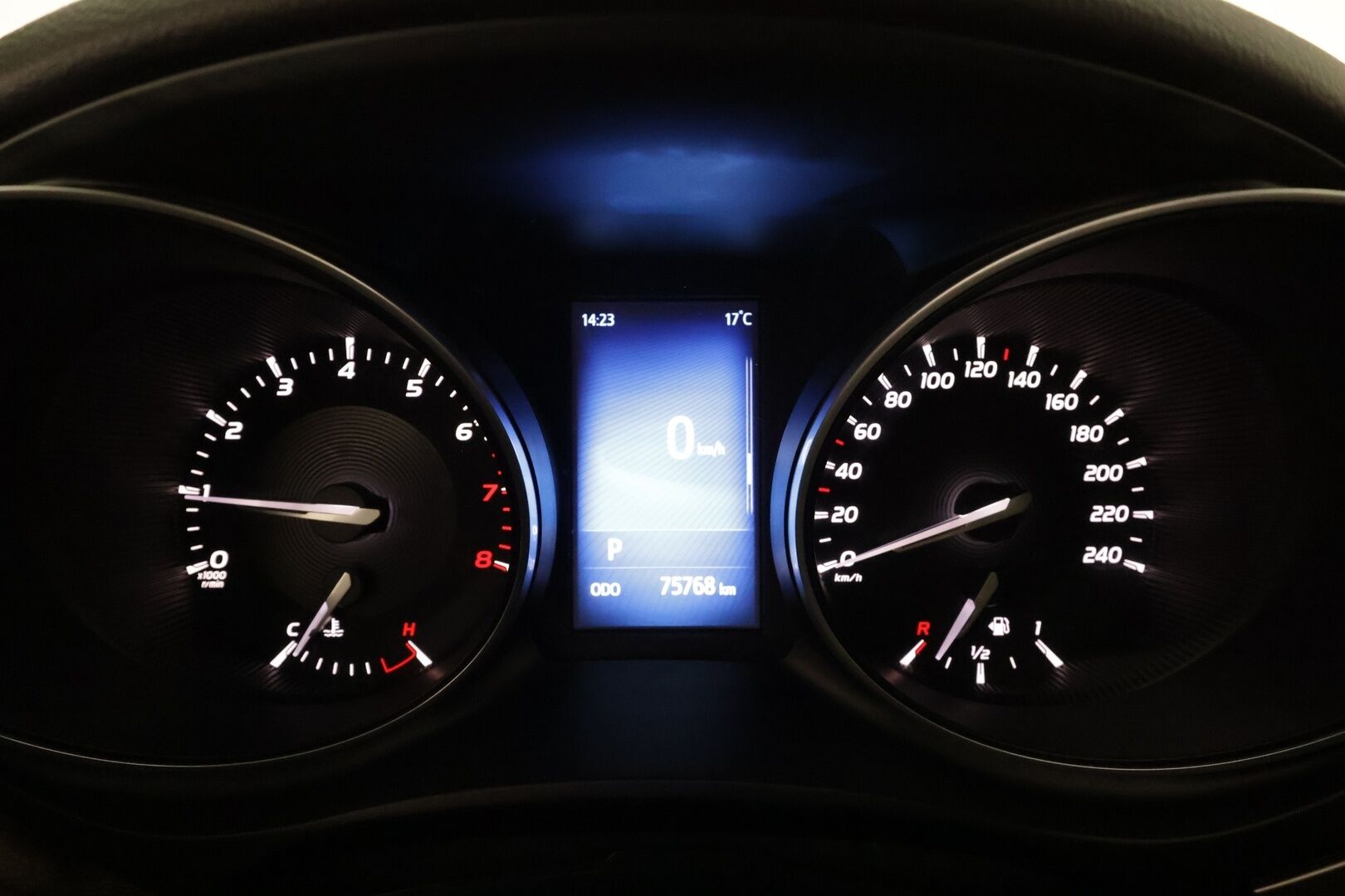 TOYOTA AVENSIS 2018 1,8 Valvematic Premium Touring Sports Multidrive S - Vetokoukku / Peruutuskamera / Lasikatto / Nahkasisusta / Adapt.LED / Lohko & Sisäp. / Muistipenkki / Poikkeukselliset Varusteet!