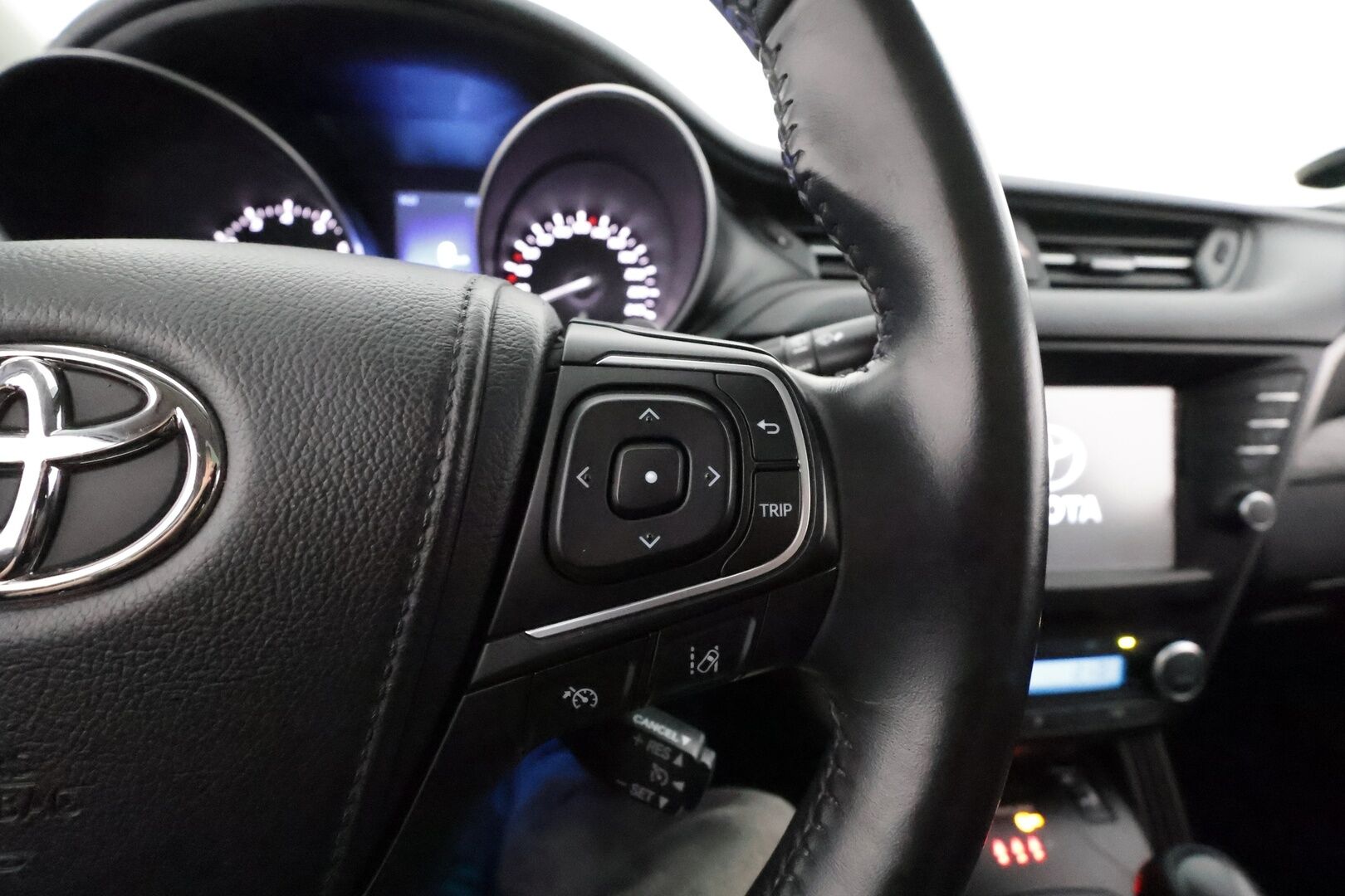 TOYOTA AVENSIS 2018 1,8 Valvematic Premium Touring Sports Multidrive S - Vetokoukku / Peruutuskamera / Lasikatto / Nahkasisusta / Adapt.LED / Lohko & Sisäp. / Muistipenkki / Poikkeukselliset Varusteet!
