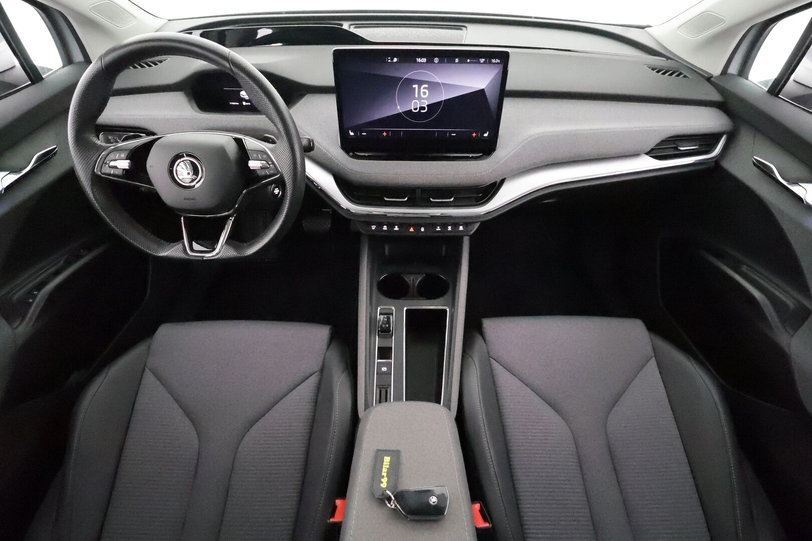 SKODA ENYAQ 2022 iV80 *Panorama / Lämpöpumppu / Koukku / ACC / Matrix-LED / Hierova Muistipenkki / Kamera / Navi* - SoH 94,68 % / kahdet renkaat vanteilla / Huippusiisti!
