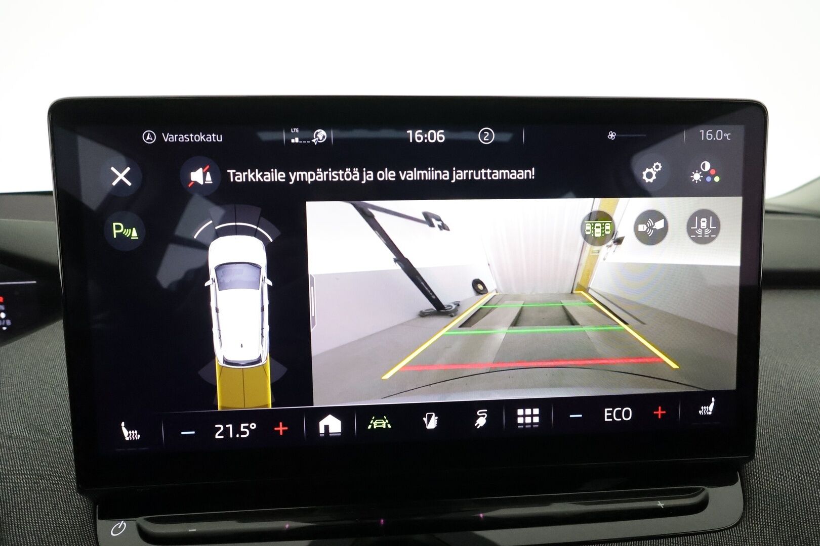 SKODA ENYAQ 2022 iV80 *Panorama / Lämpöpumppu / Koukku / ACC / Matrix-LED / Hierova Muistipenkki / Kamera / Navi* - SoH 94,68 % / kahdet renkaat vanteilla / Huippusiisti!