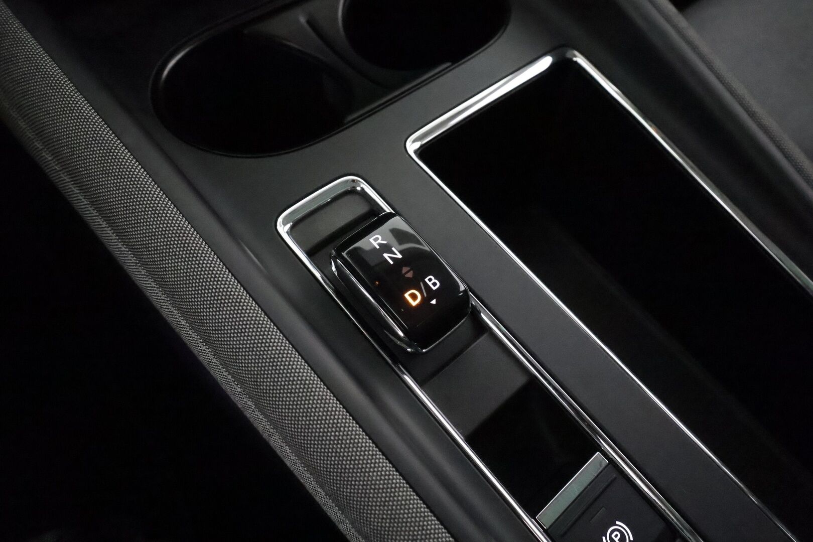 SKODA ENYAQ 2022 iV80 *Panorama / Lämpöpumppu / Koukku / ACC / Matrix-LED / Hierova Muistipenkki / Kamera / Navi* - SoH 94,68 % / kahdet renkaat vanteilla / Huippusiisti!