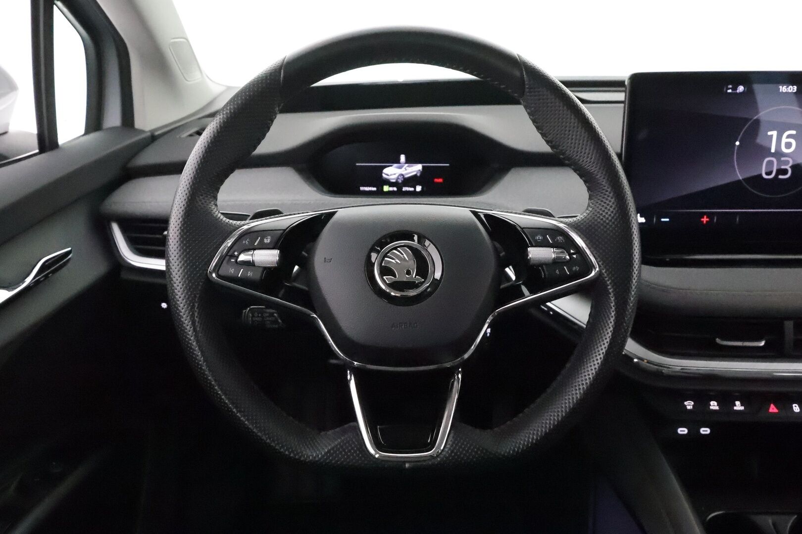 SKODA ENYAQ 2022 iV80 *Panorama / Lämpöpumppu / Koukku / ACC / Matrix-LED / Hierova Muistipenkki / Kamera / Navi* - SoH 94,68 % / kahdet renkaat vanteilla / Huippusiisti!