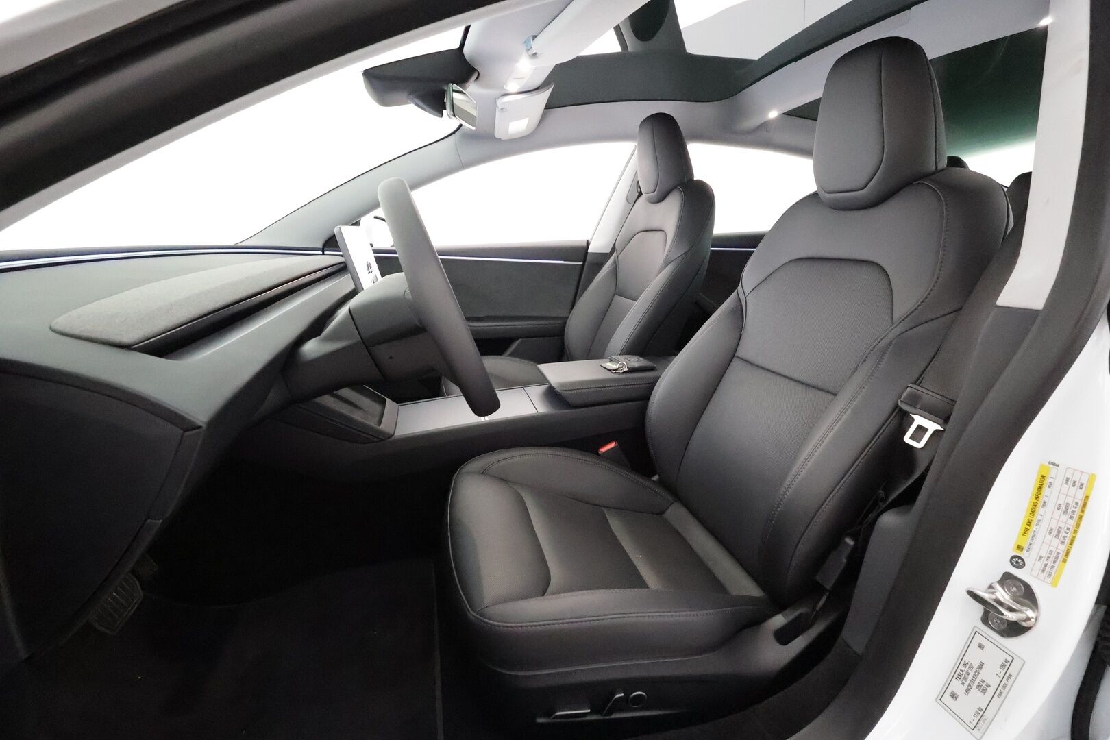 TESLA MODEL 3 2024 Long Range **Lämpöpumppu / Lasikatto / Adapt.Vakkari / Matrix-LED / P.Kamera / Ilmastoidut nahat / Navi / Kaistavahti** - 3,99 % KORKOTARJOUS TÄHÄN AUTOON - Premium Audio / 2x Renkaat