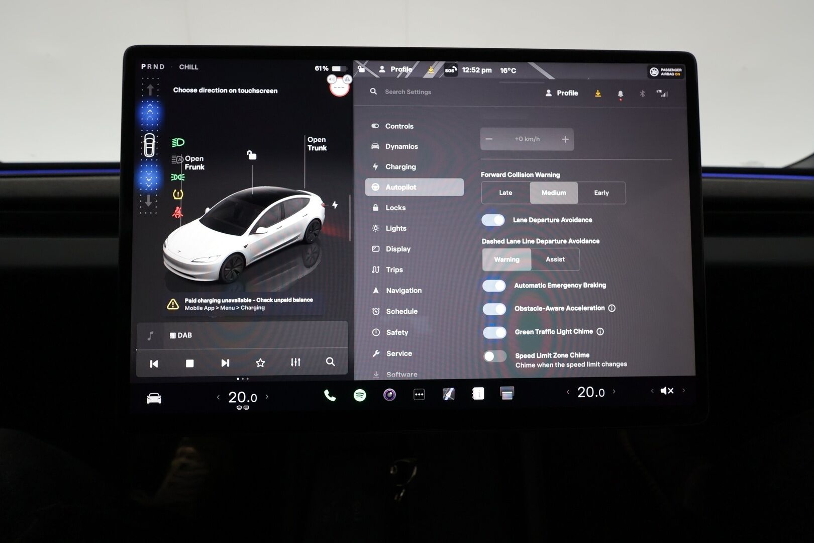TESLA MODEL 3 2024 Long Range **Lämpöpumppu / Lasikatto / Adapt.Vakkari / Matrix-LED / P.Kamera / Ilmastoidut nahat / Navi / Kaistavahti** - 3,99 % KORKOTARJOUS TÄHÄN AUTOON - Premium Audio / 2x Renkaat