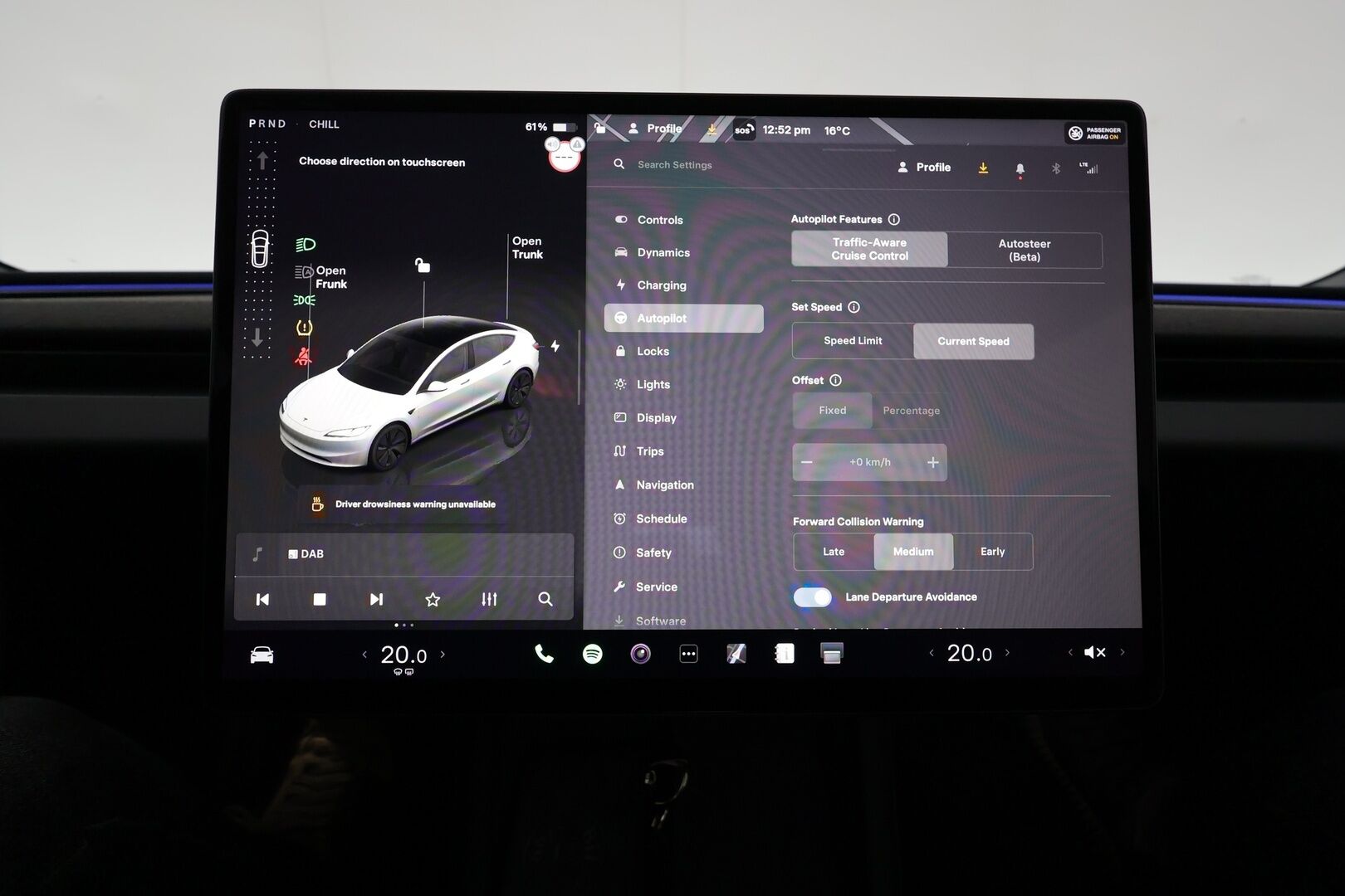 TESLA MODEL 3 2024 Long Range **Lämpöpumppu / Lasikatto / Adapt.Vakkari / Matrix-LED / P.Kamera / Ilmastoidut nahat / Navi / Kaistavahti** - 3,99 % KORKOTARJOUS TÄHÄN AUTOON - Premium Audio / 2x Renkaat