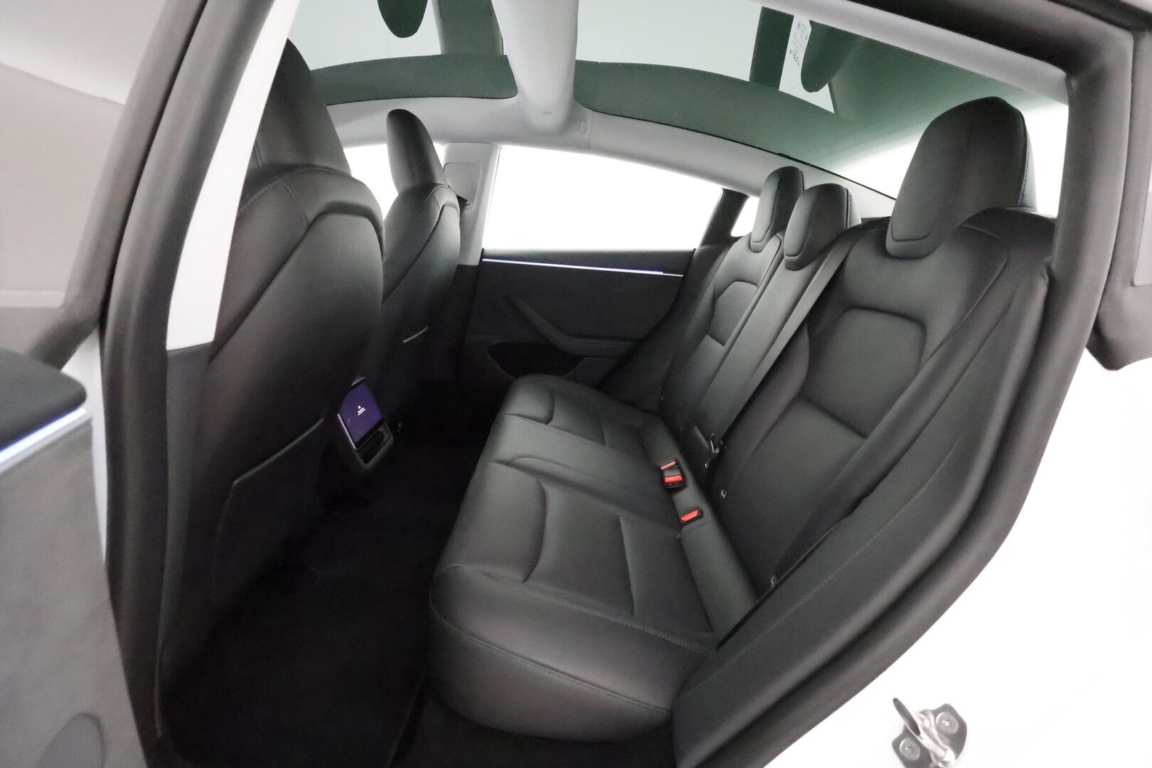TESLA MODEL 3 2024 Long Range **Lämpöpumppu / Lasikatto / Adapt.Vakkari / Matrix-LED / P.Kamera / Ilmastoidut nahat / Navi / Kaistavahti** - 3,99 % KORKOTARJOUS TÄHÄN AUTOON - Premium Audio / 2x Renkaat