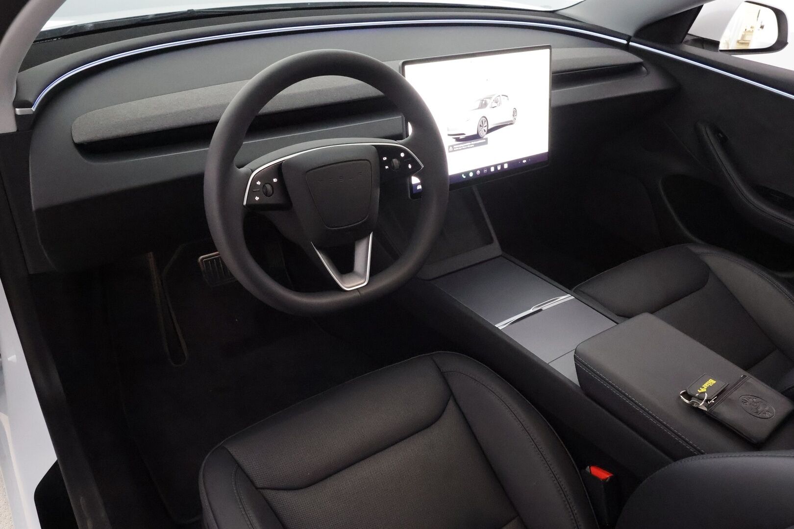 TESLA MODEL 3 2024 Long Range **Lämpöpumppu / Lasikatto / Adapt.Vakkari / Matrix-LED / P.Kamera / Ilmastoidut nahat / Navi / Kaistavahti** - 3,99 % KORKOTARJOUS TÄHÄN AUTOON - Premium Audio / 2x Renkaat
