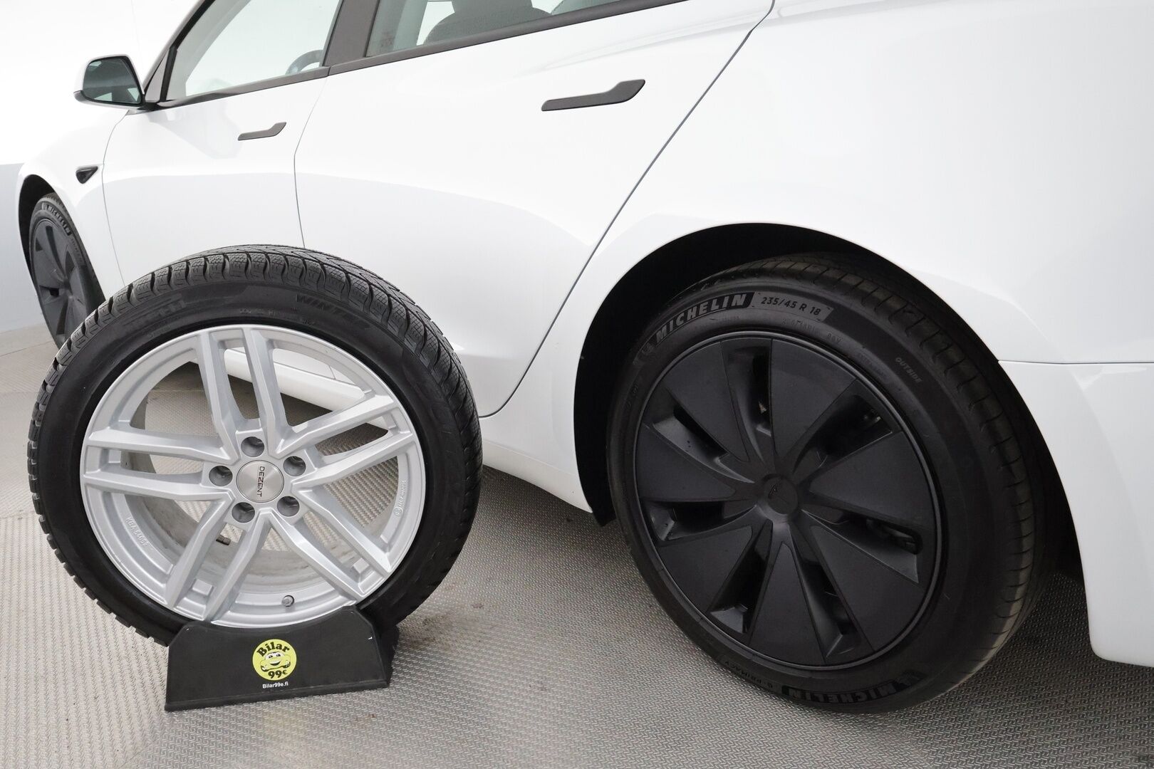 TESLA MODEL 3 2024 Long Range **Lämpöpumppu / Lasikatto / Adapt.Vakkari / Matrix-LED / P.Kamera / Ilmastoidut nahat / Navi / Kaistavahti** - 3,99 % KORKOTARJOUS TÄHÄN AUTOON - Premium Audio / 2x Renkaat